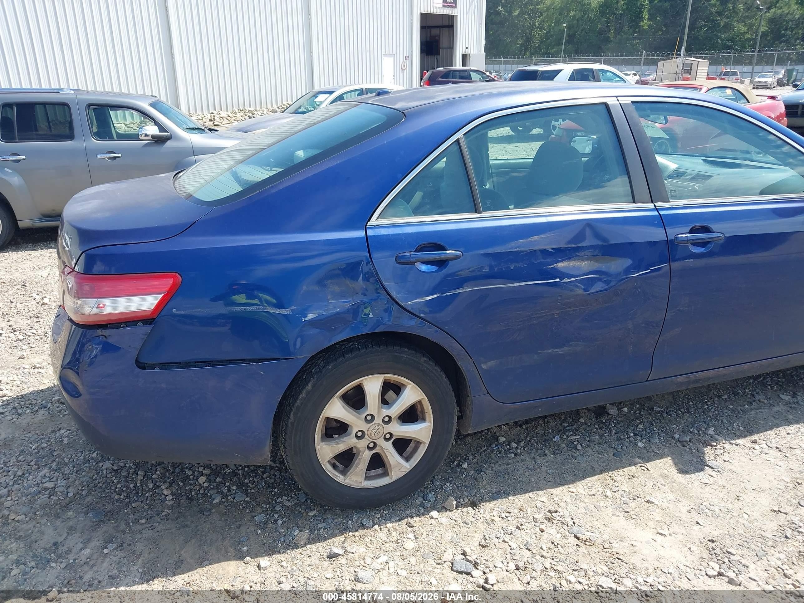 2011 Toyota Camry Le Blue vin: 4T1BF3EKXBU630666