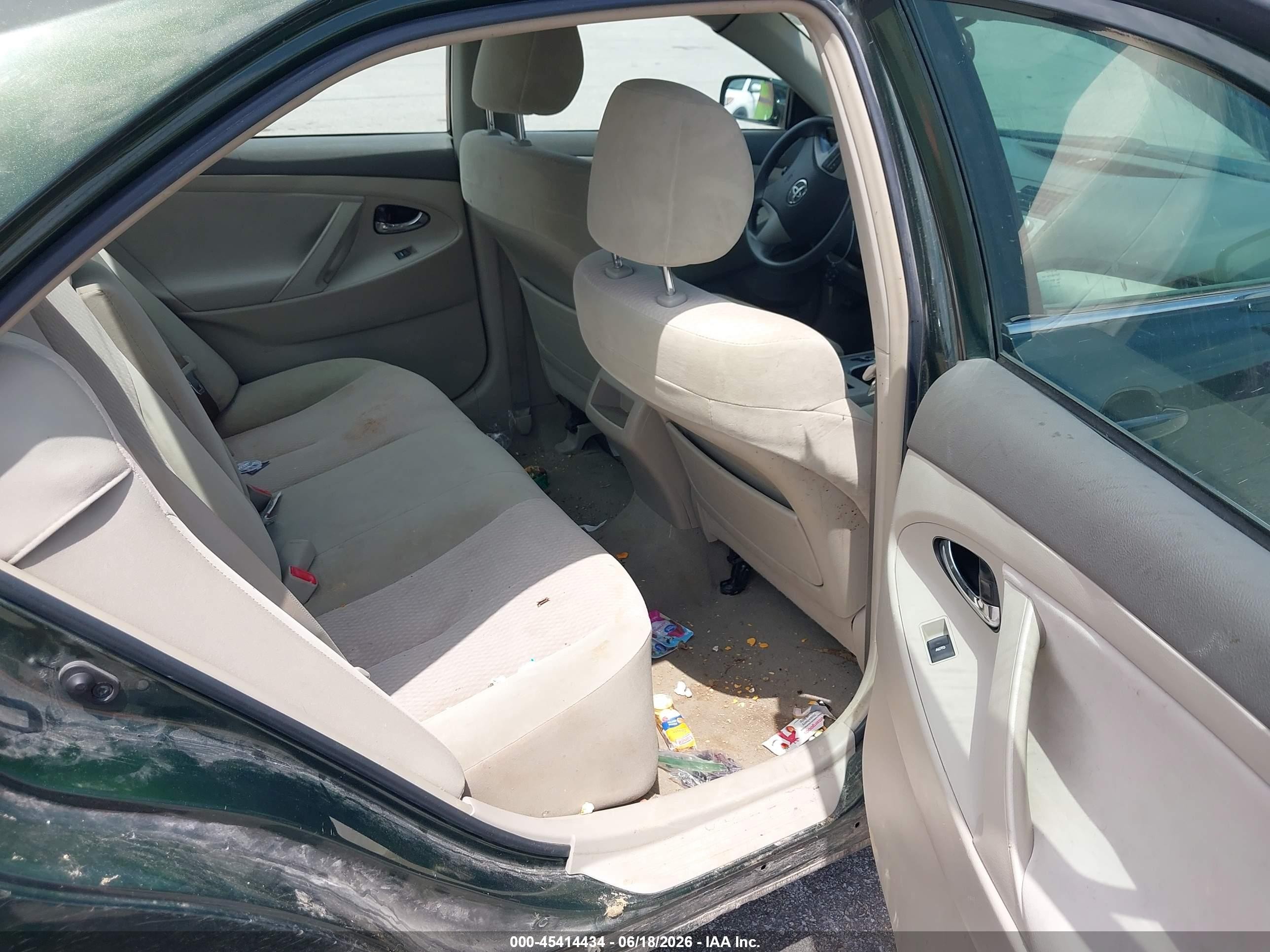 2011 Toyota Camry Le Green vin: 4T1BF3EKXBU637231