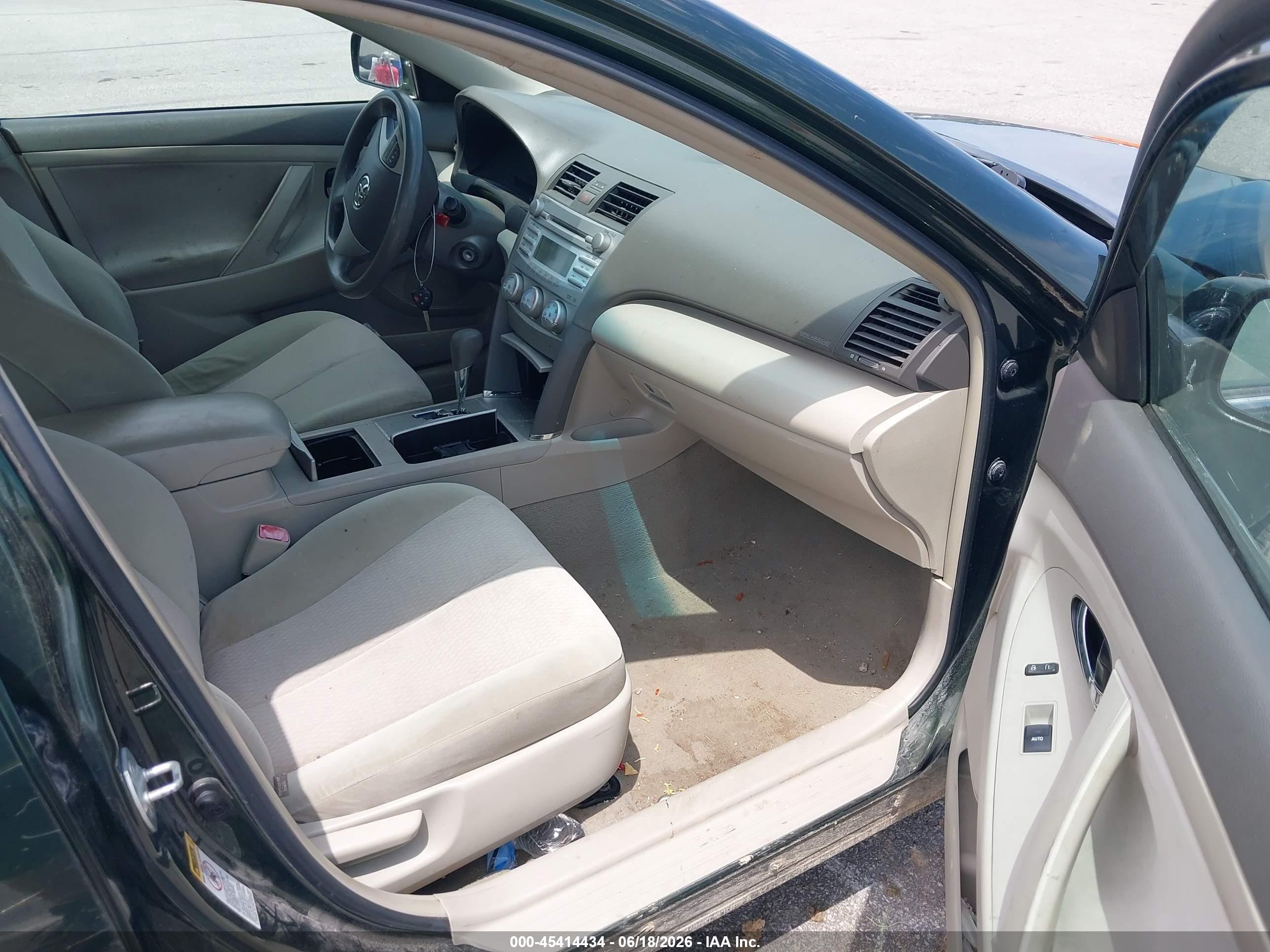 2011 Toyota Camry Le Green vin: 4T1BF3EKXBU637231