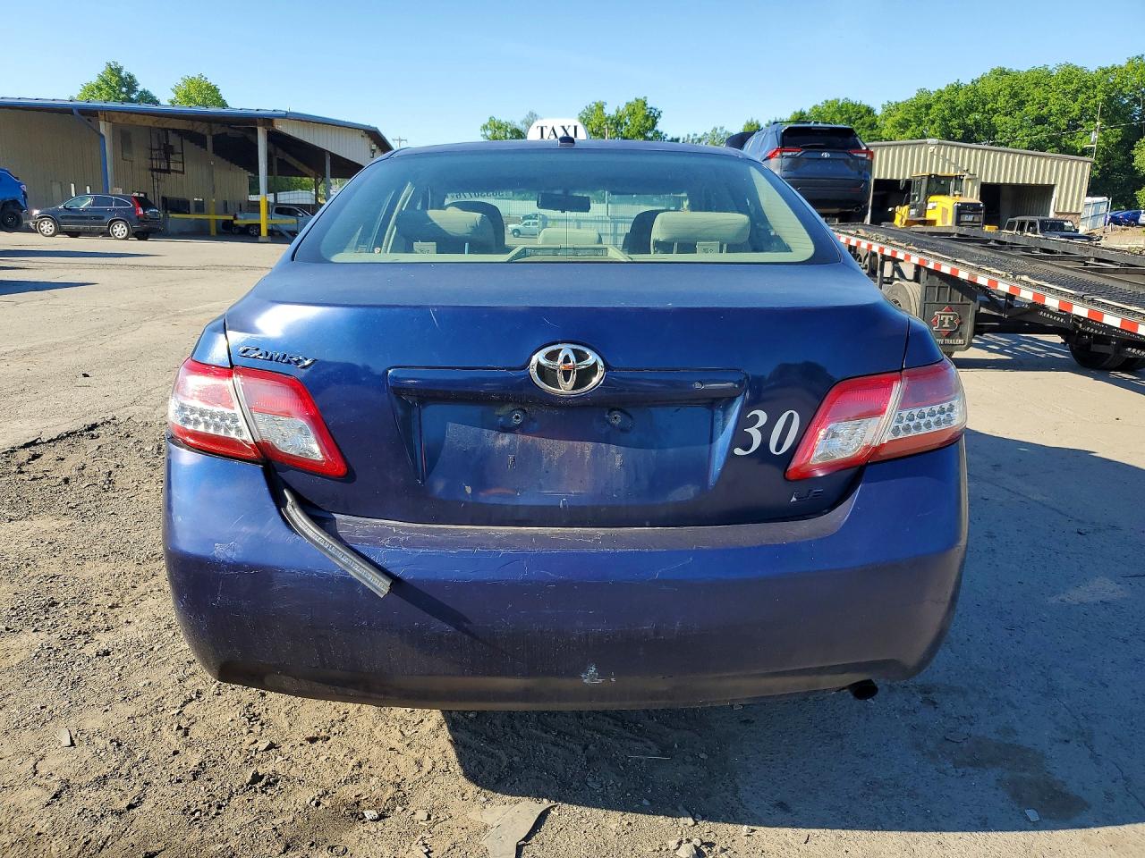 2011 Toyota Camry Le Blue vin: 4T1BF3EKXBU647337