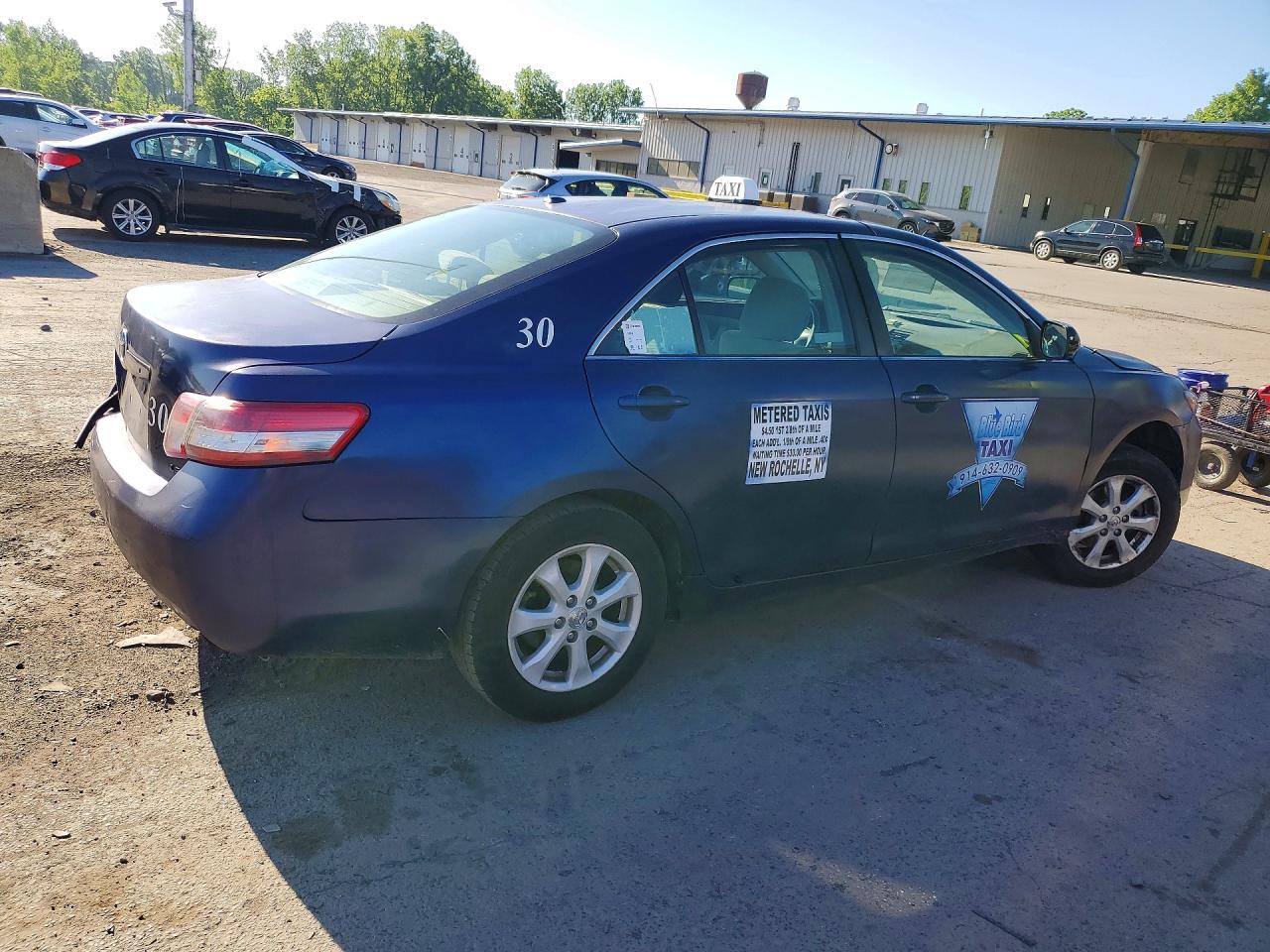 2011 Toyota Camry Le Blue vin: 4T1BF3EKXBU647337