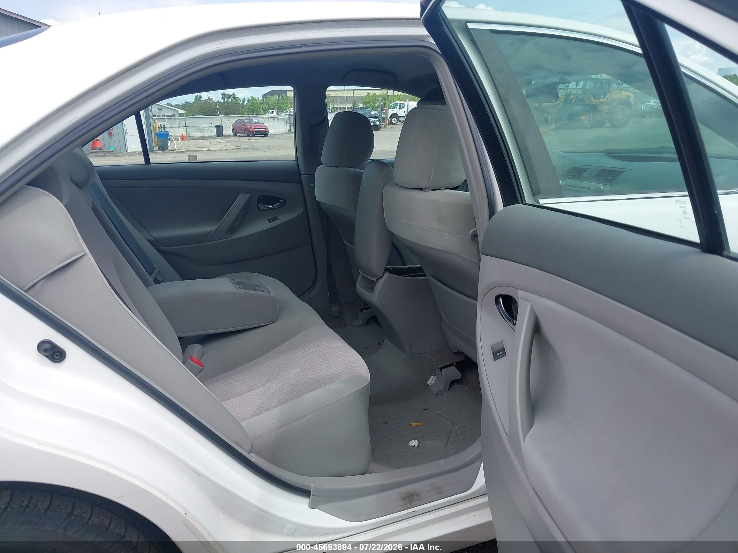 2011 Toyota Camry Le Белый vin: 4T1BF3EKXBU648519