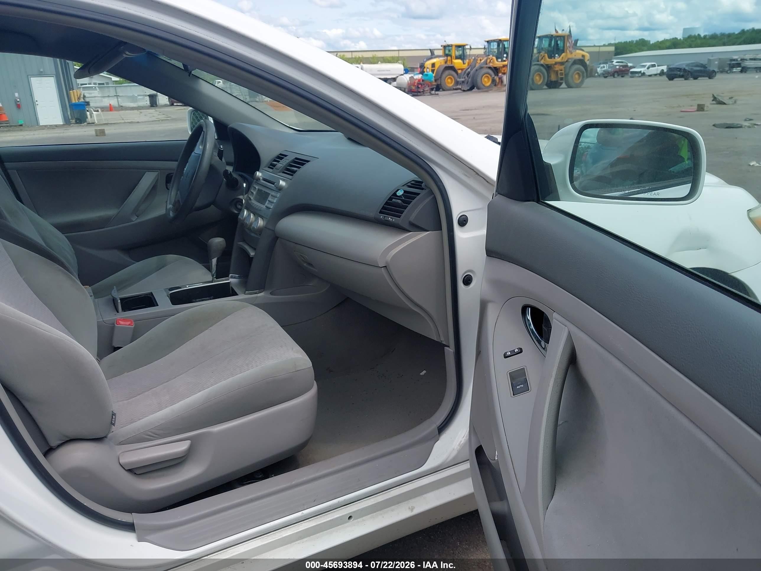 2011 Toyota Camry Le Белый vin: 4T1BF3EKXBU648519