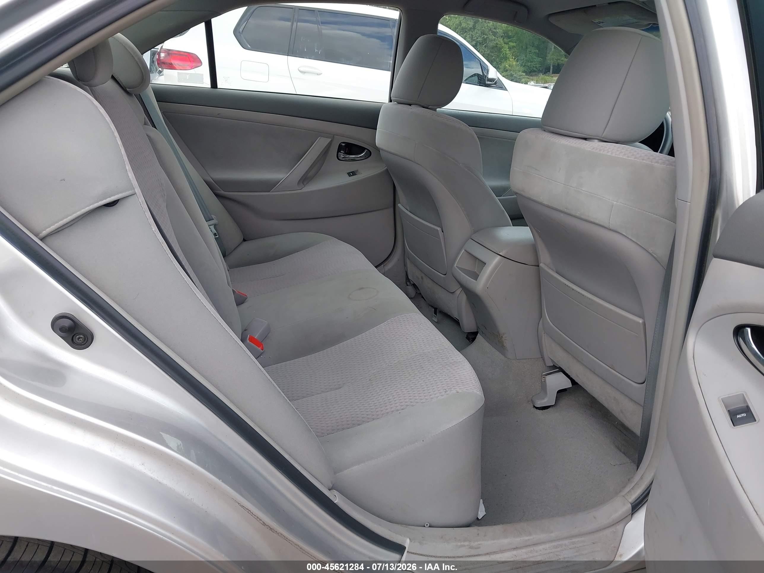 2011 Toyota Camry Le Silver vin: 4T1BF3EKXBU658290