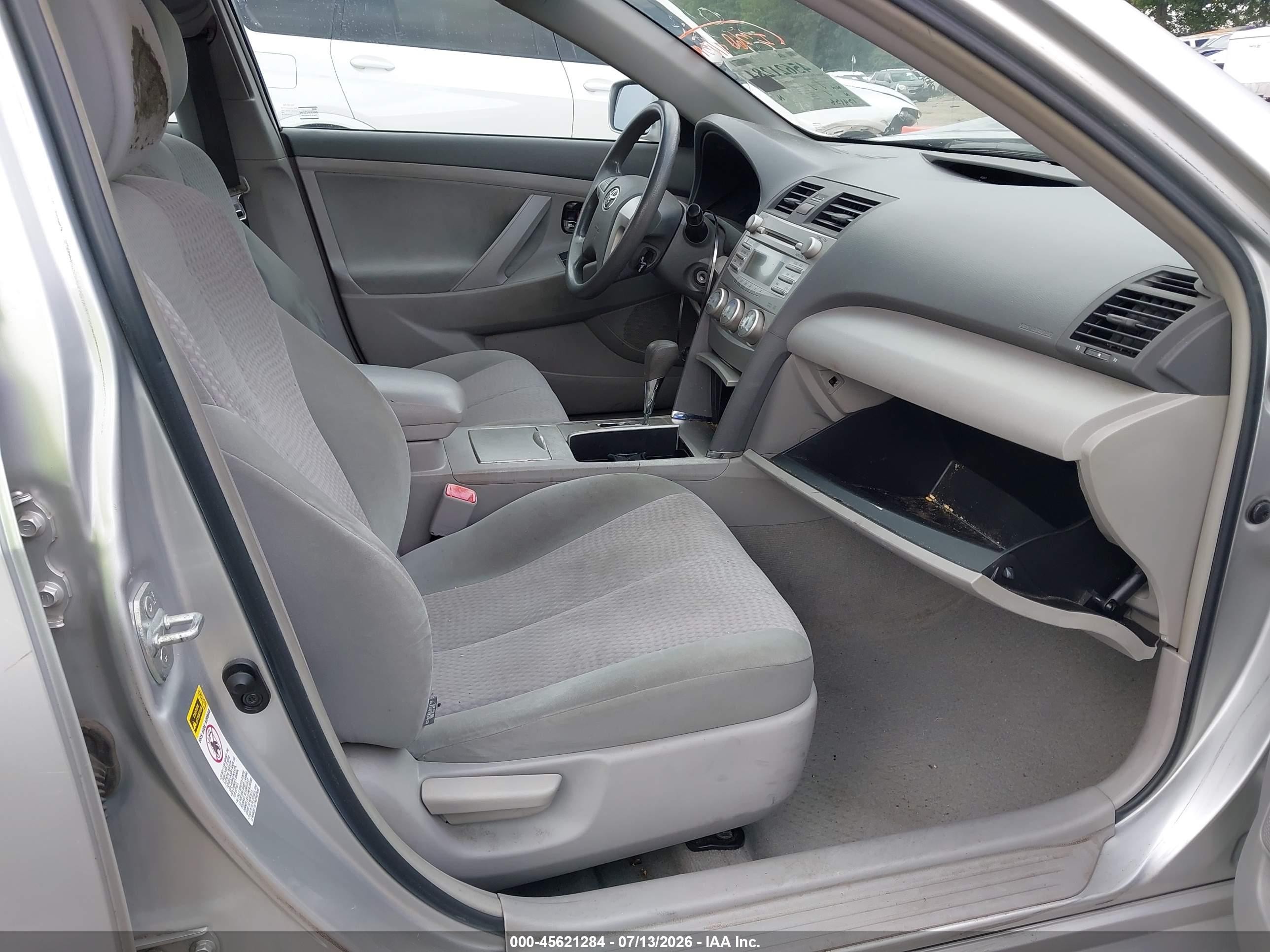 2011 Toyota Camry Le Silver vin: 4T1BF3EKXBU658290