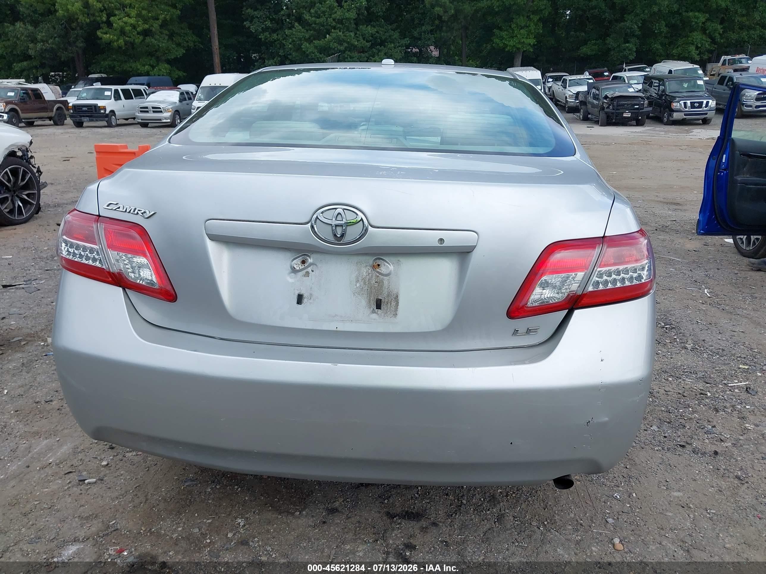 2011 Toyota Camry Le Silver vin: 4T1BF3EKXBU658290