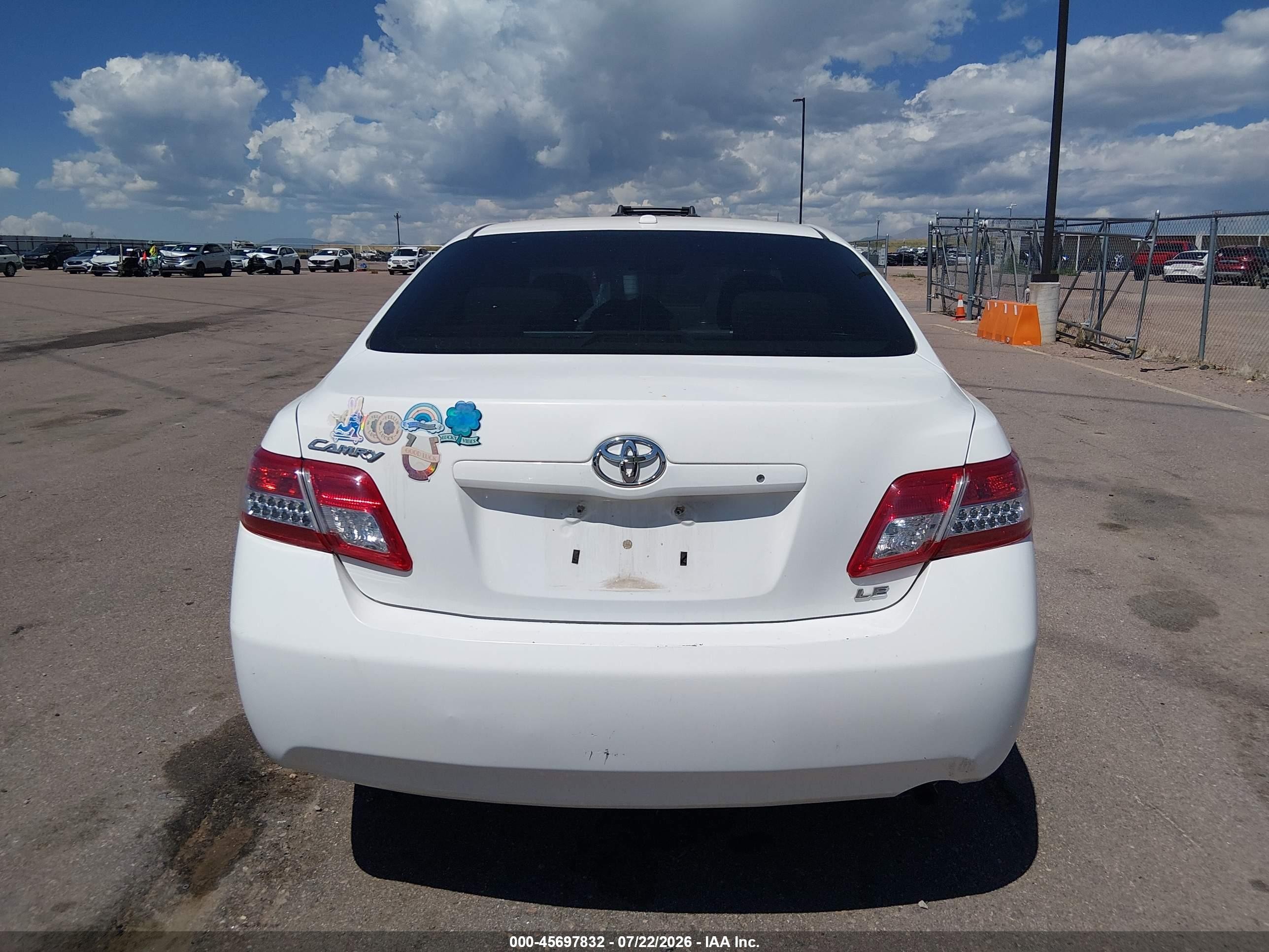 2011 Toyota Camry Le Белый vin: 4T1BF3EKXBU671993