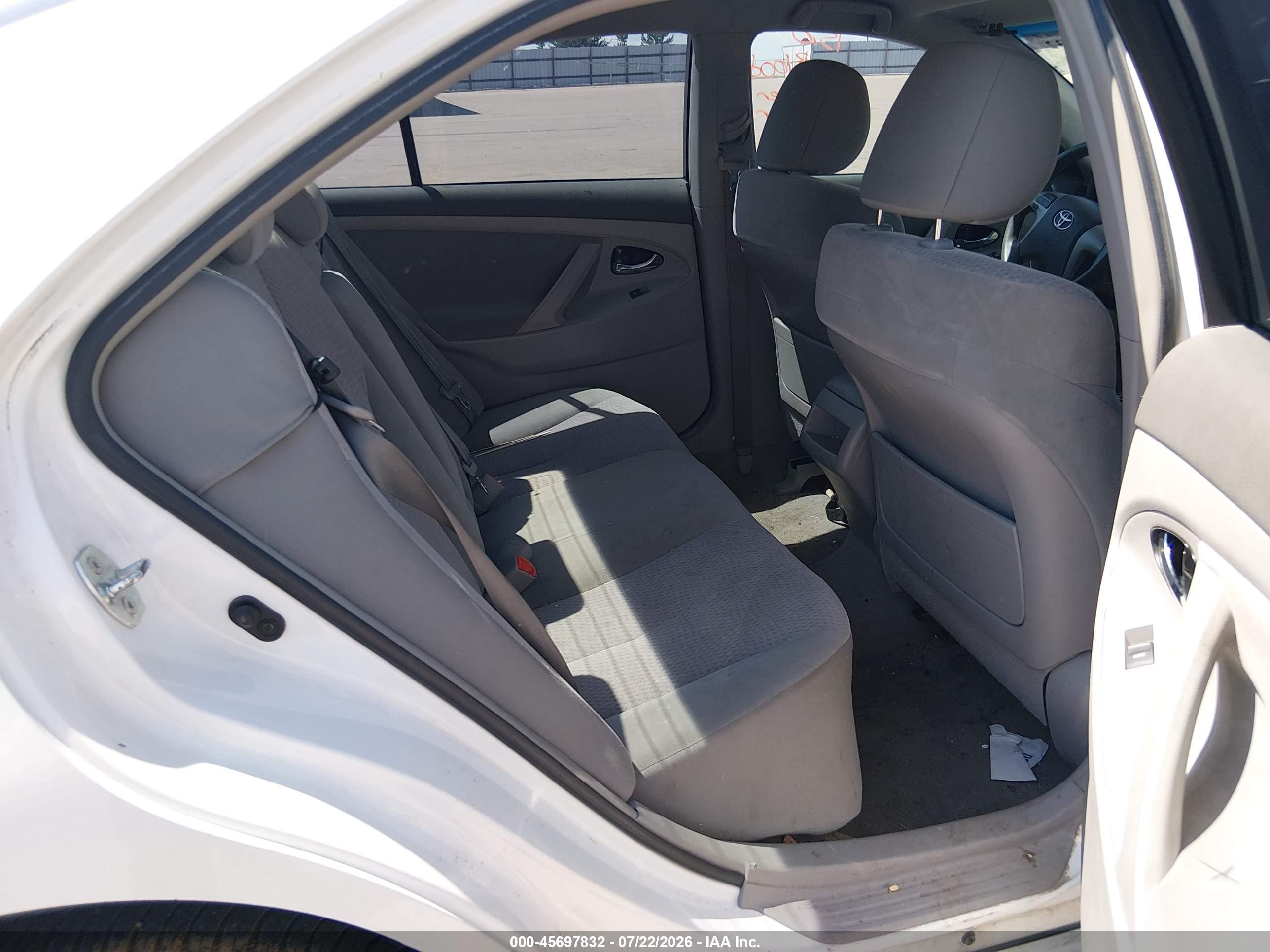 2011 Toyota Camry Le Белый vin: 4T1BF3EKXBU671993