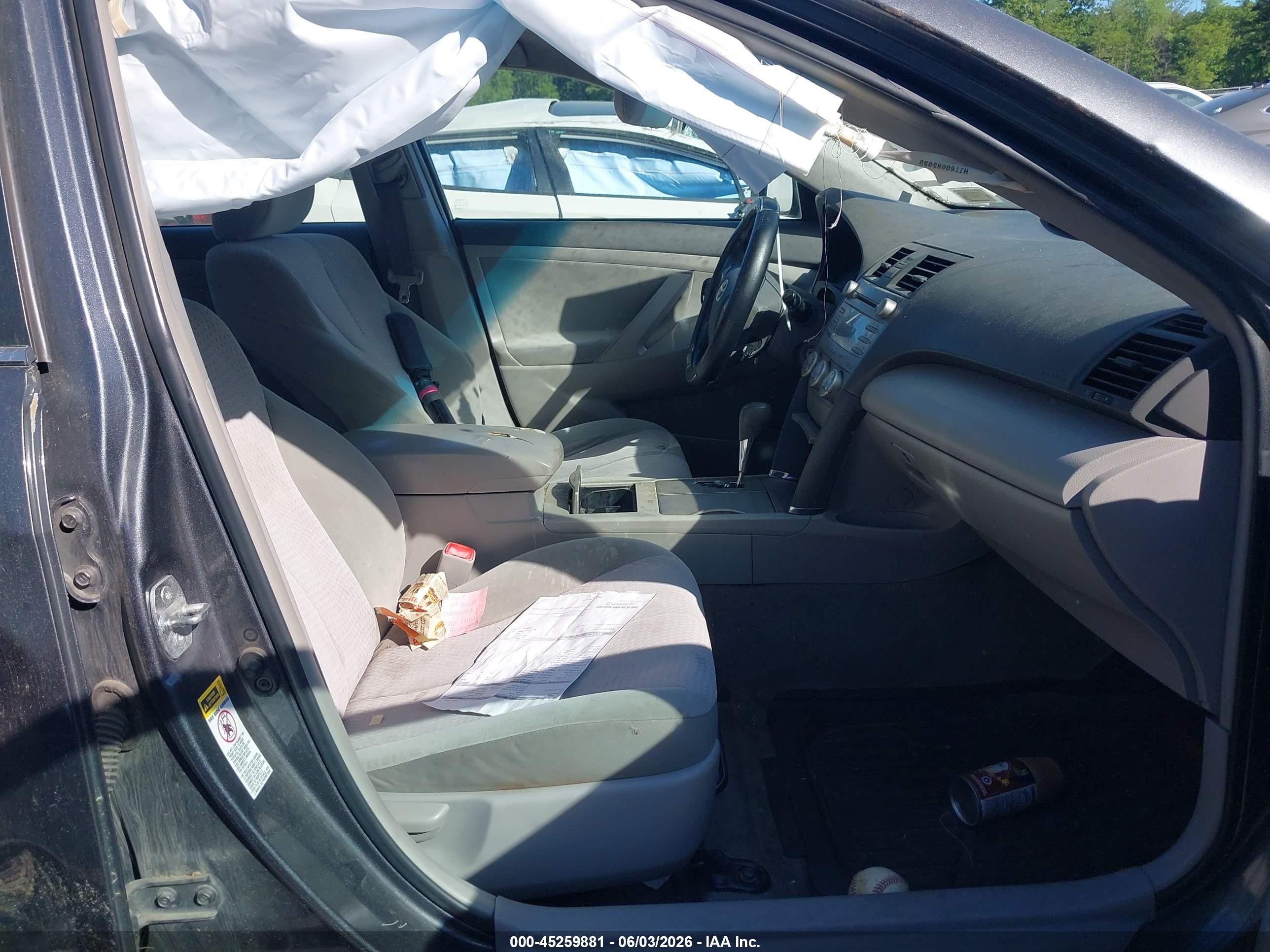 2011 Toyota Camry Le Gray vin: 4T1BF3EKXBU679463