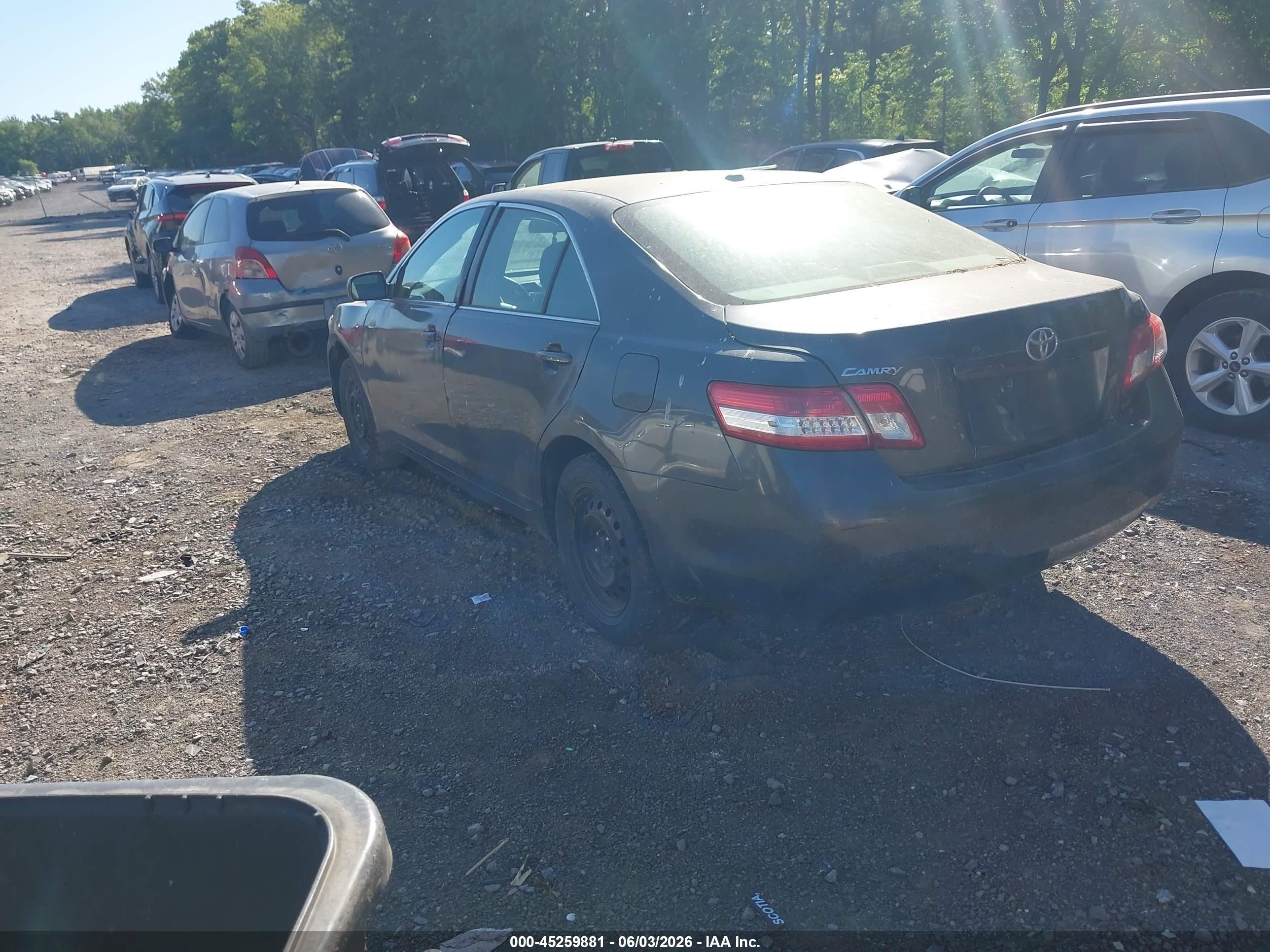 2011 Toyota Camry Le Gray vin: 4T1BF3EKXBU679463