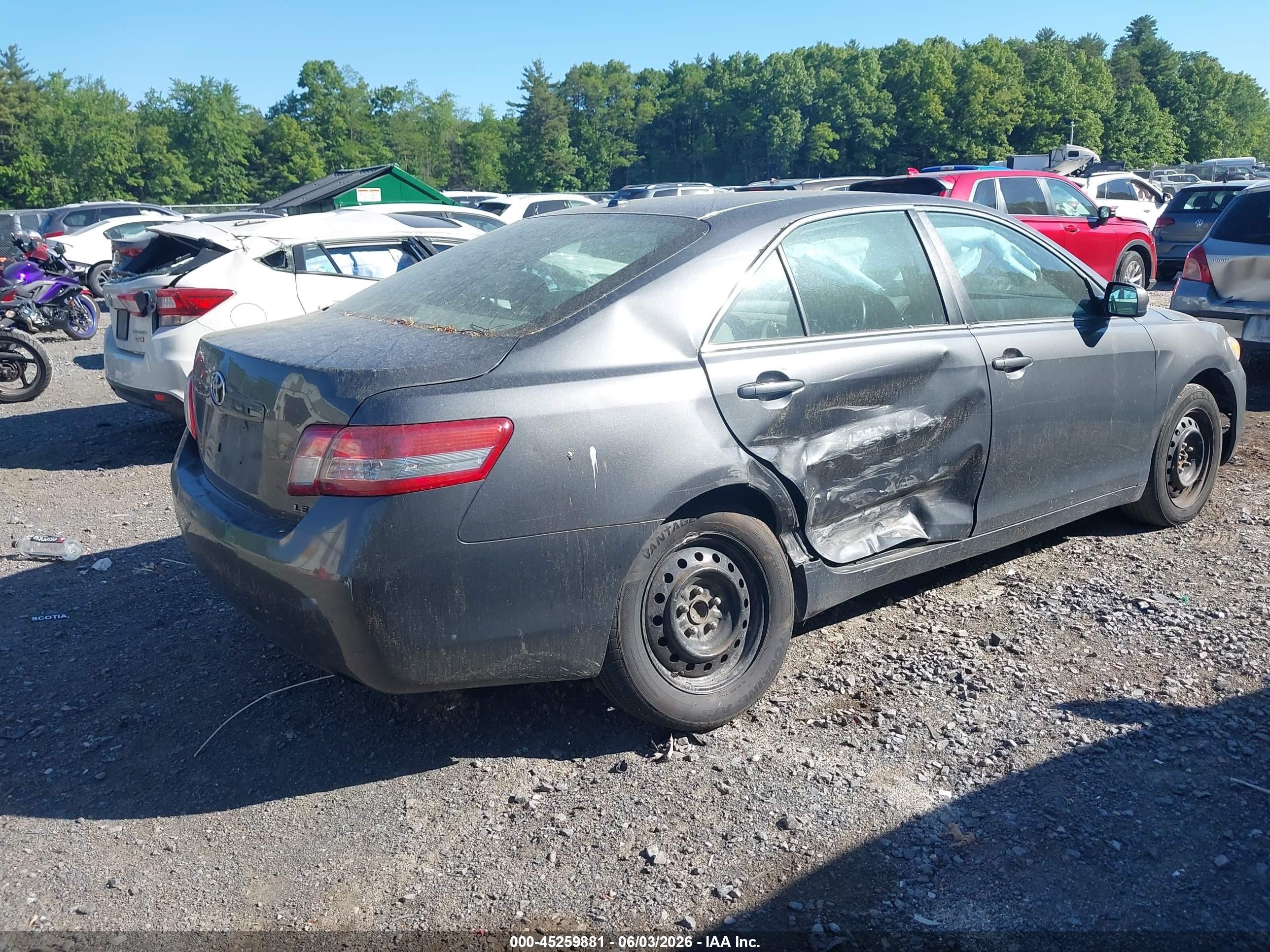 2011 Toyota Camry Le Gray vin: 4T1BF3EKXBU679463