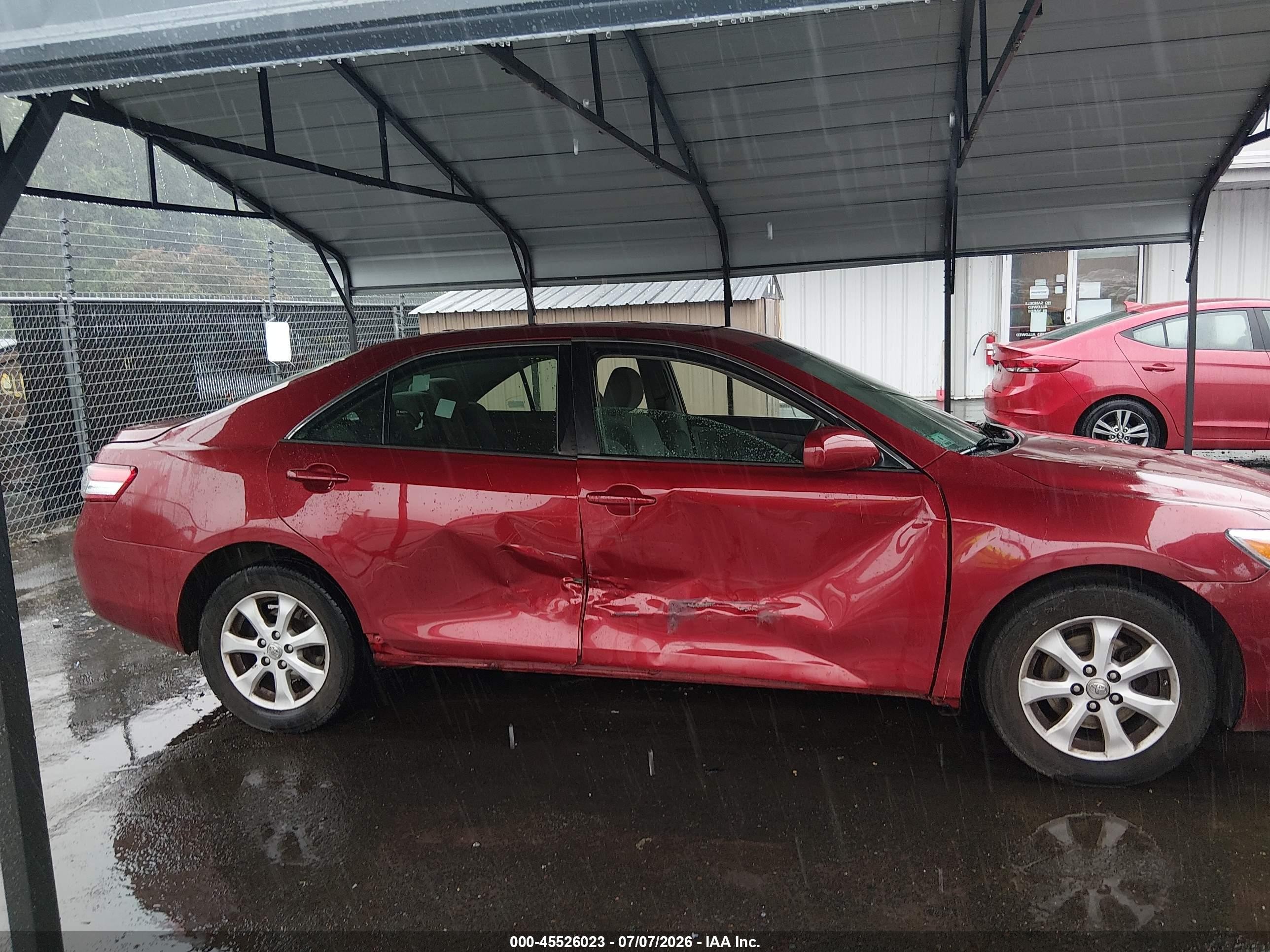 2011 Toyota Camry Le Red vin: 4T1BF3EKXBU684419