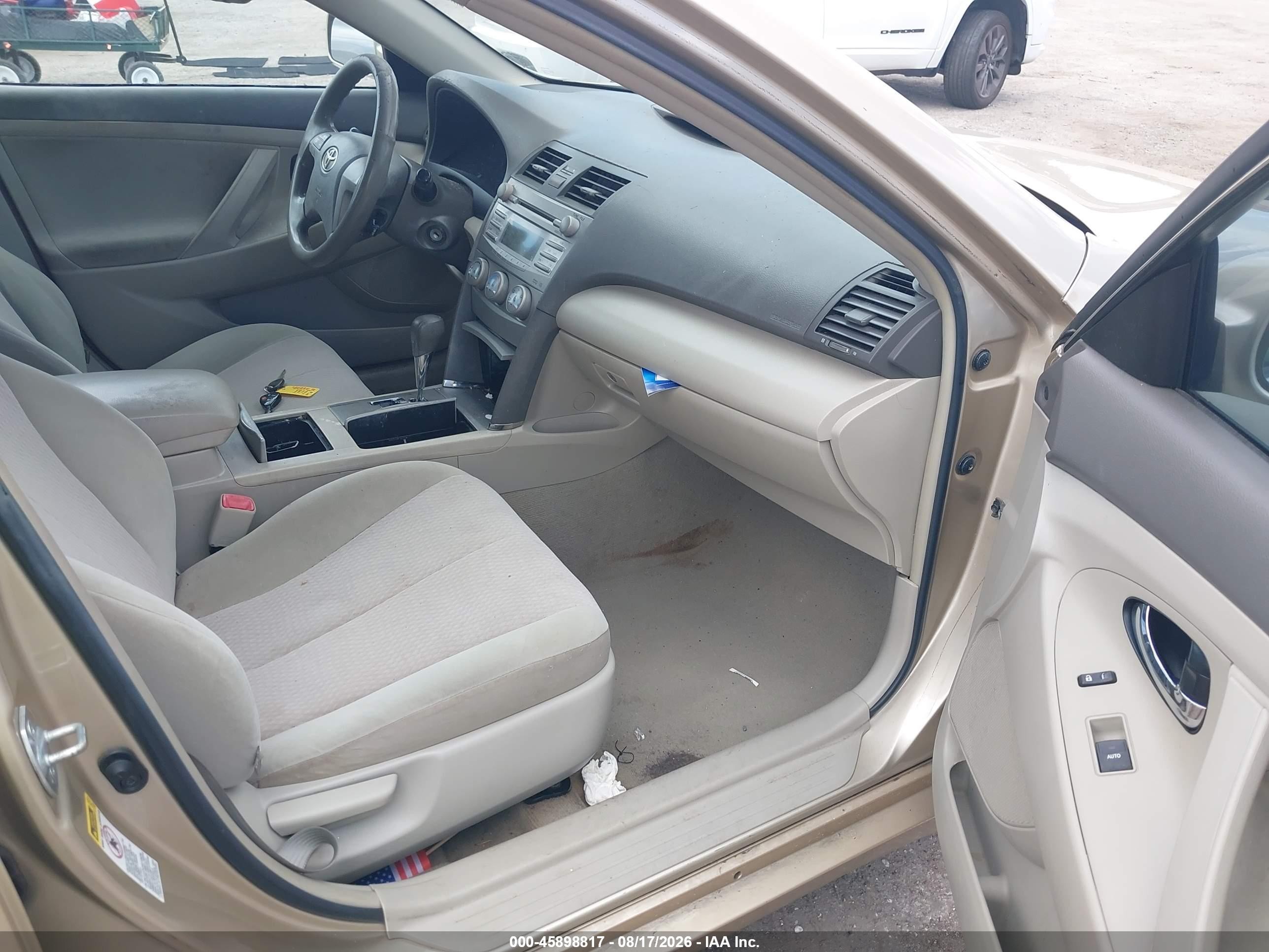 2011 Toyota Camry Le Tan vin: 4T1BF3EKXBU688924