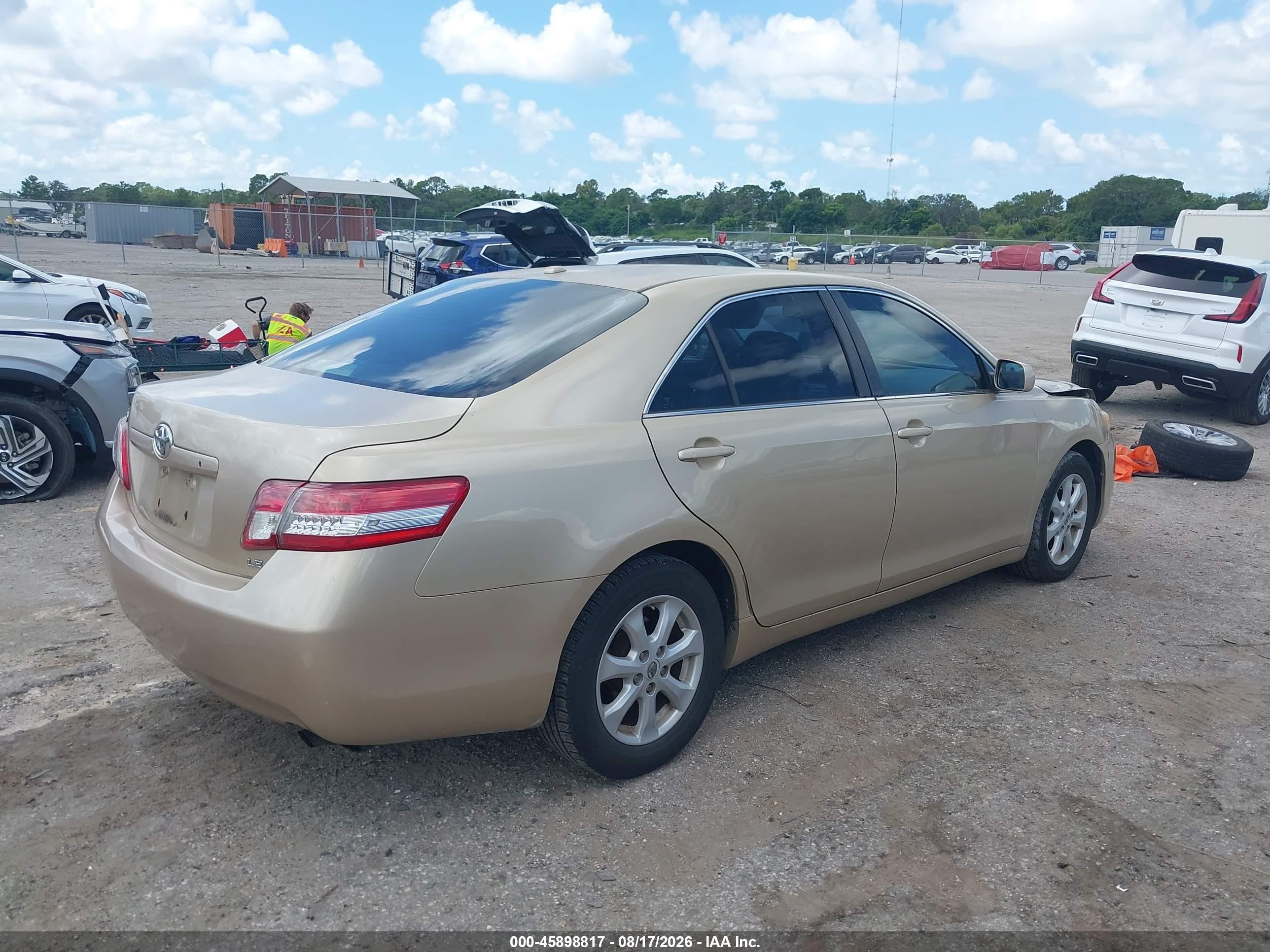 2011 Toyota Camry Le Tan vin: 4T1BF3EKXBU688924