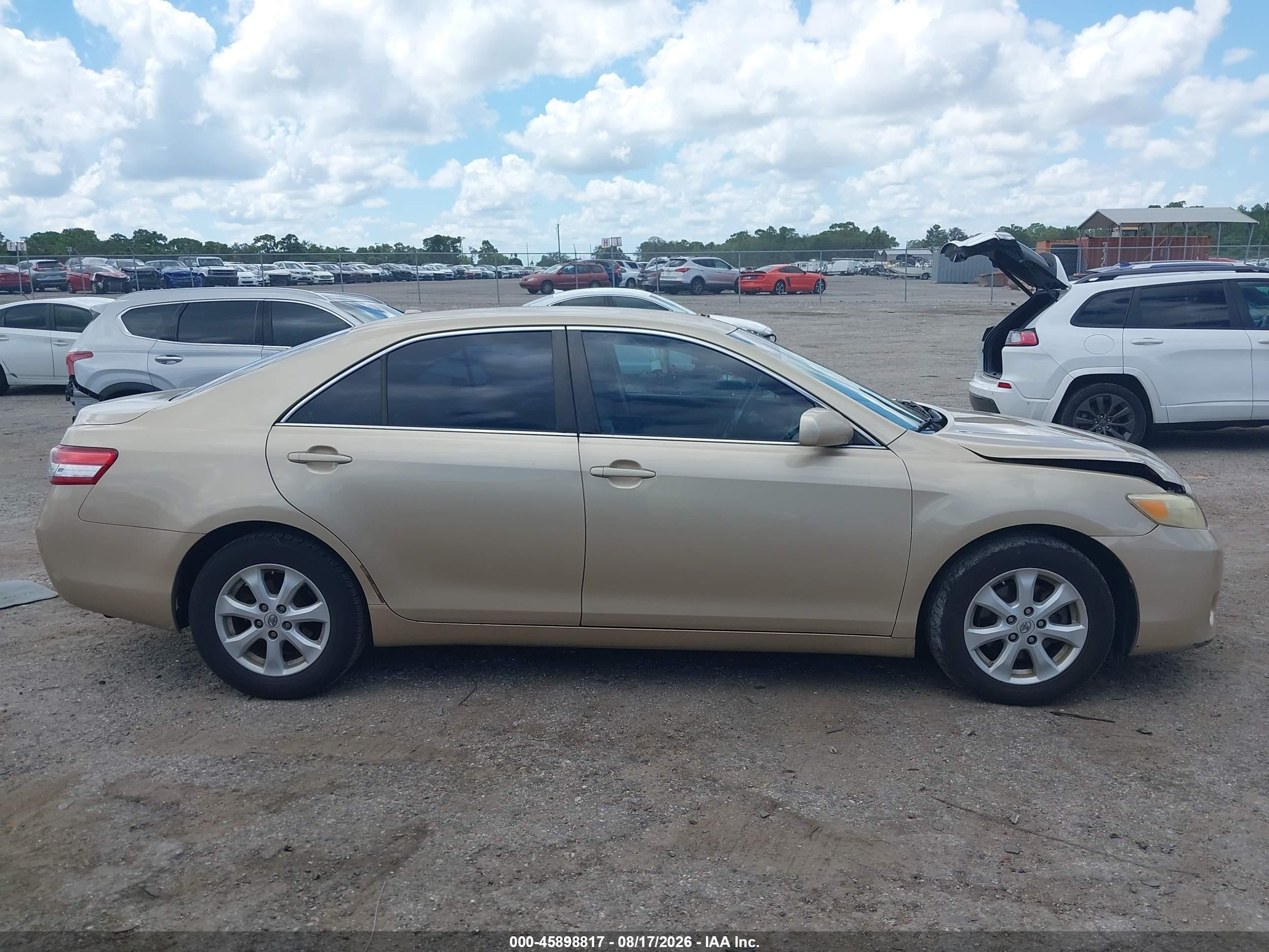 2011 Toyota Camry Le Tan vin: 4T1BF3EKXBU688924