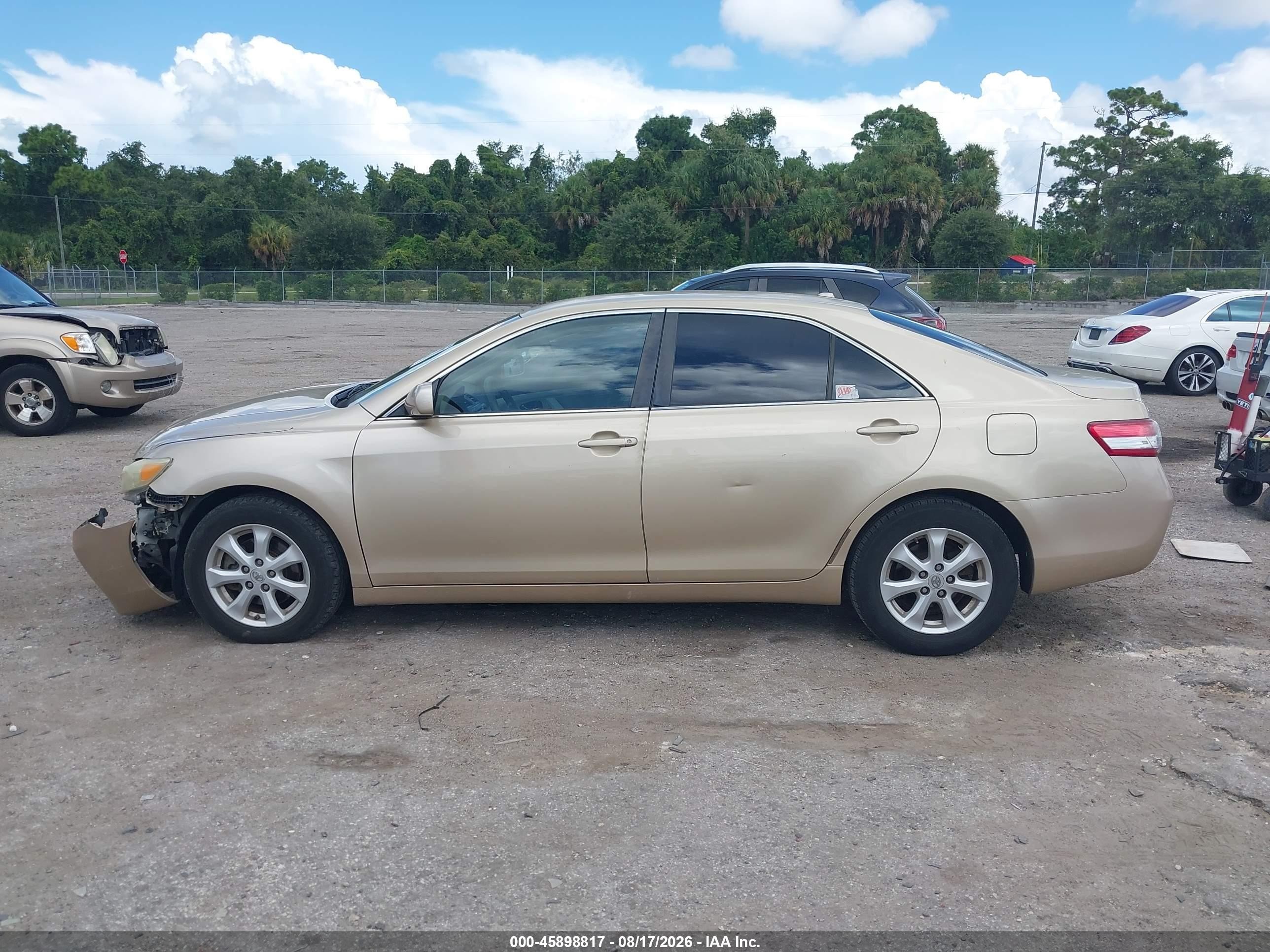 2011 Toyota Camry Le Tan vin: 4T1BF3EKXBU688924