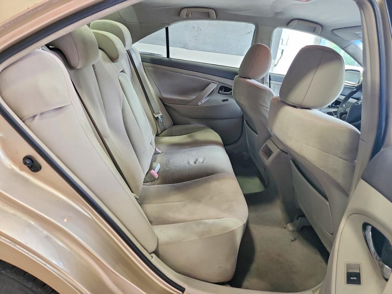 2011 Toyota Camry Le Gold vin: 4T1BF3EKXBU706533