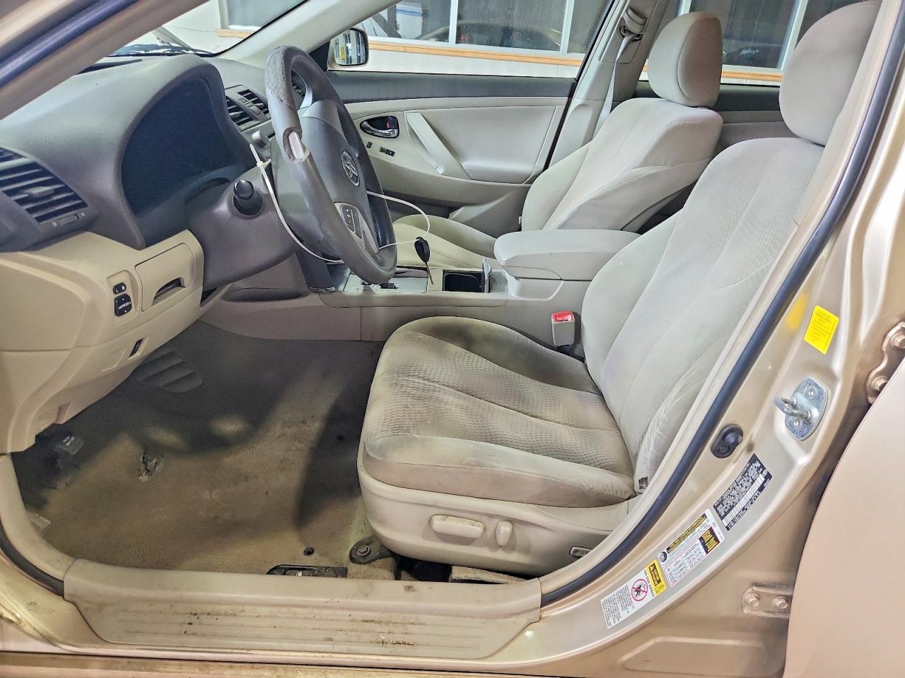 2011 Toyota Camry Le Gold vin: 4T1BF3EKXBU706533