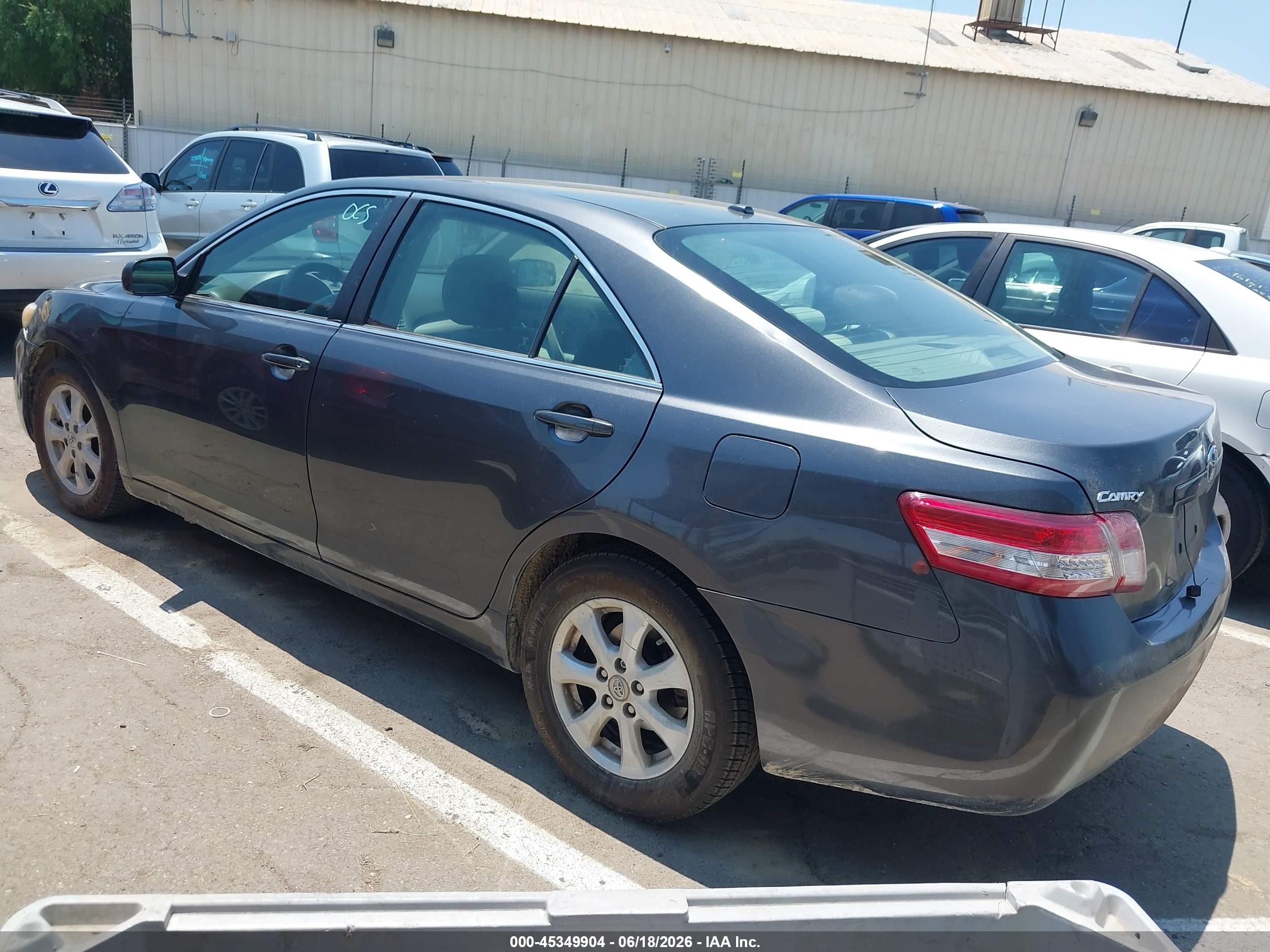 2011 Toyota Camry Le Gray vin: 4T1BF3EKXBU709559