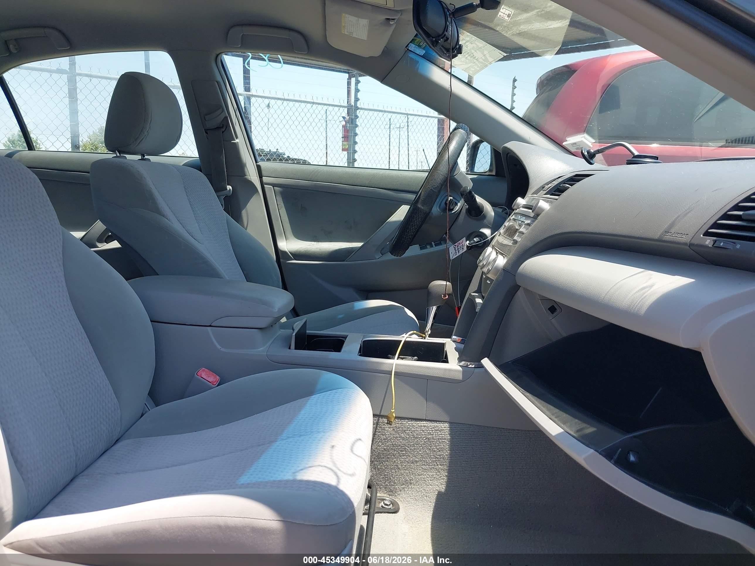 2011 Toyota Camry Le Gray vin: 4T1BF3EKXBU709559