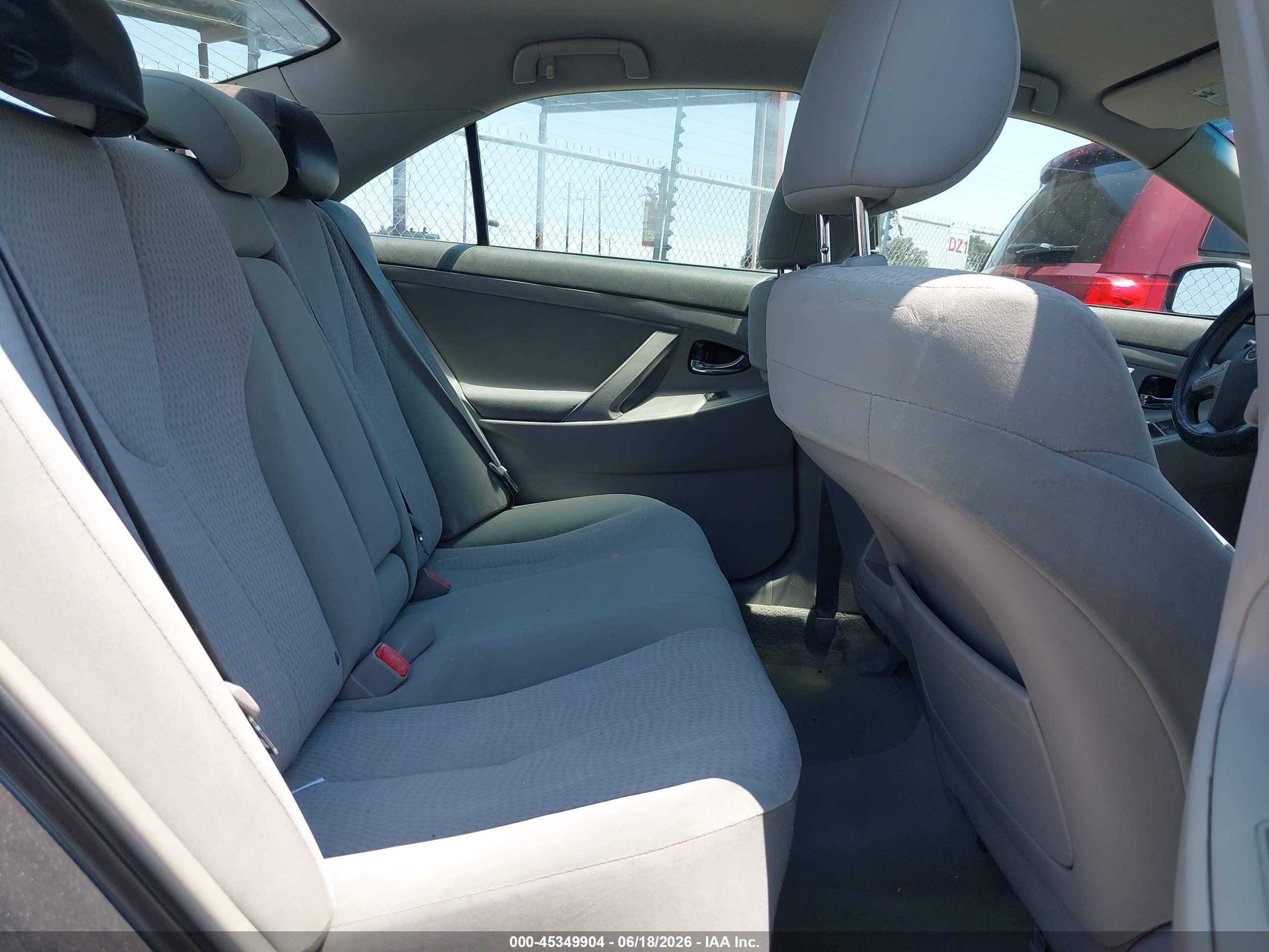 2011 Toyota Camry Le Gray vin: 4T1BF3EKXBU709559
