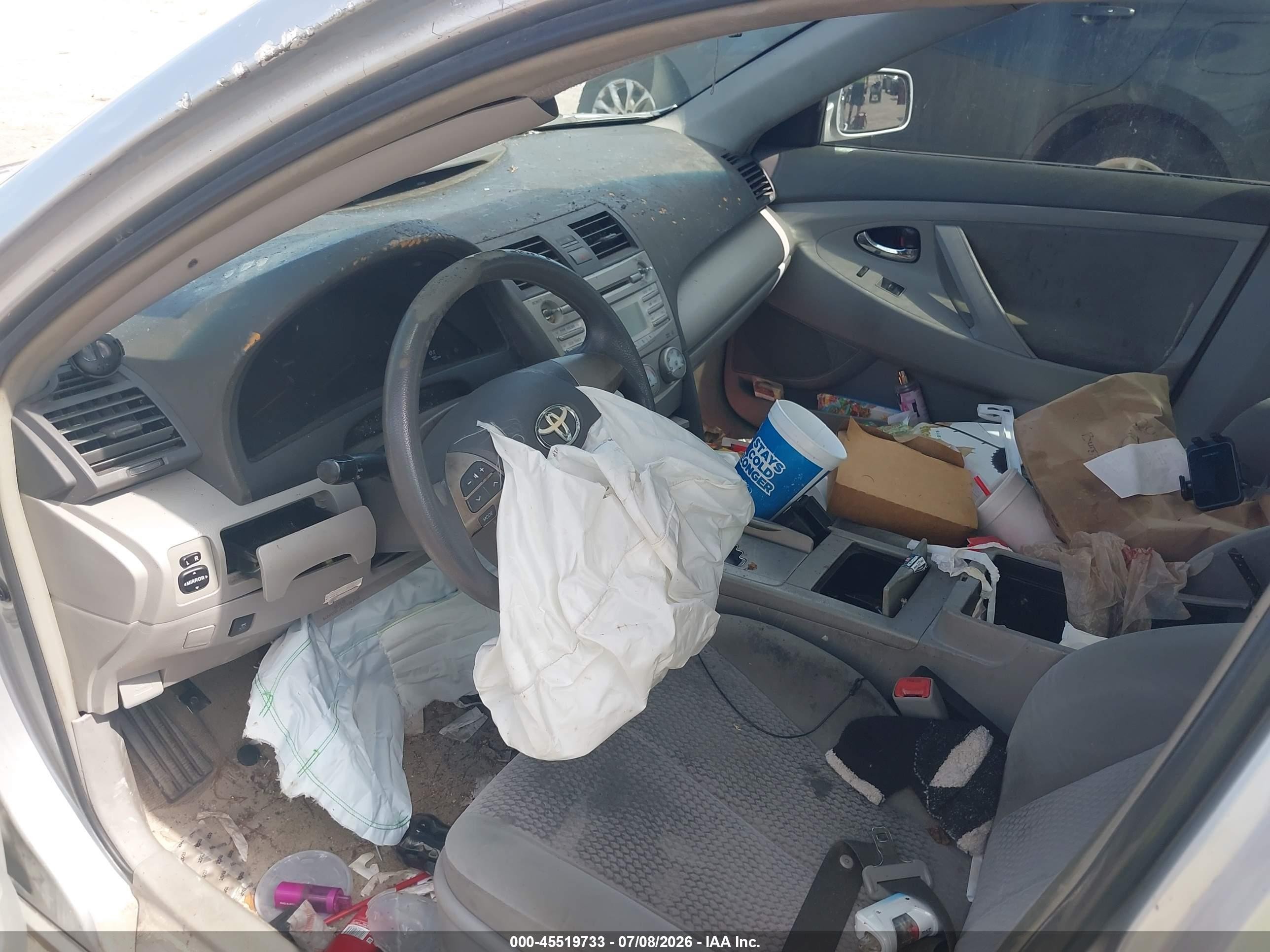 2011 Toyota Camry Le Silver vin: 4T1BF3EKXBU711148