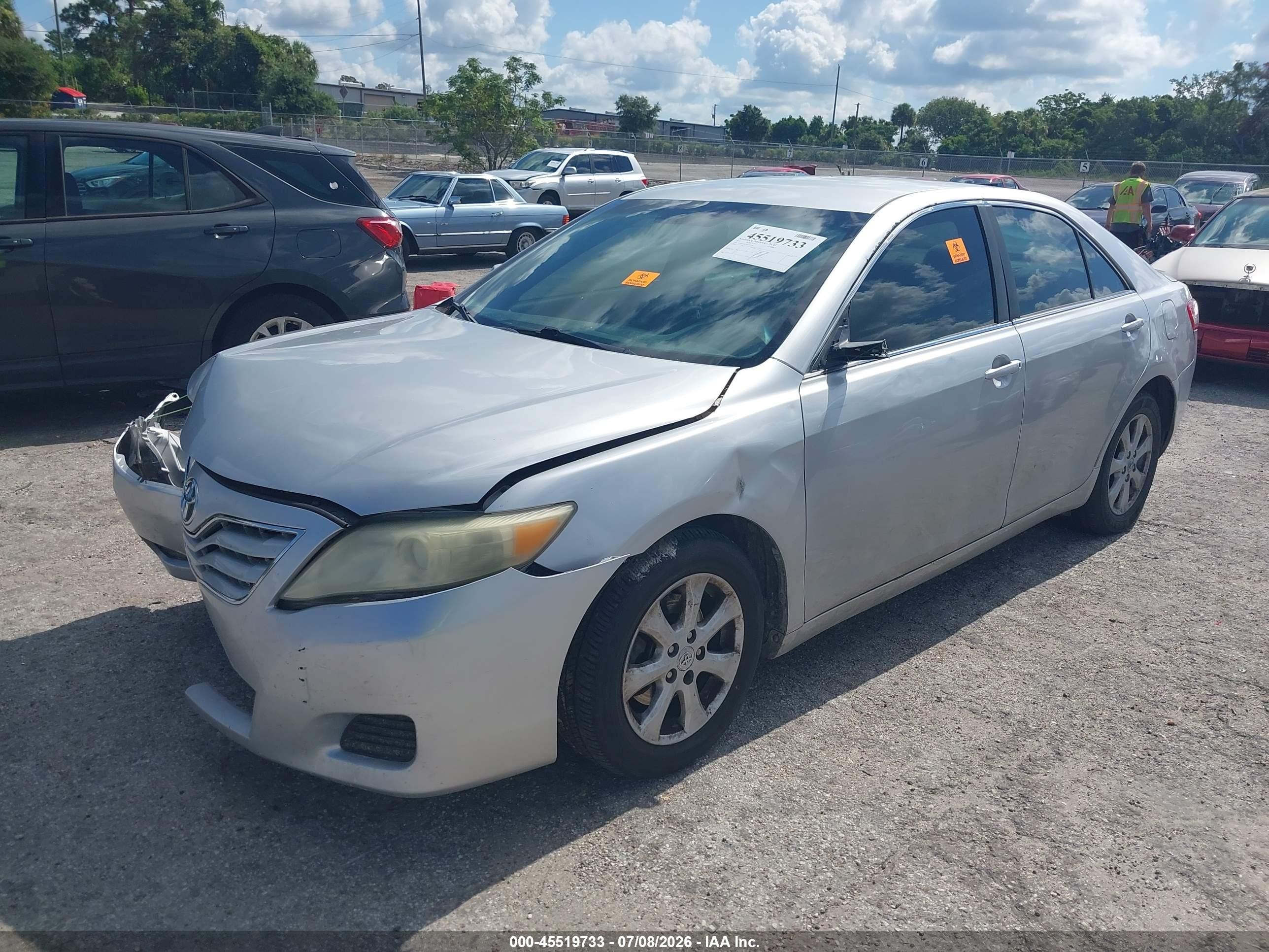 2011 Toyota Camry Le Silver vin: 4T1BF3EKXBU711148