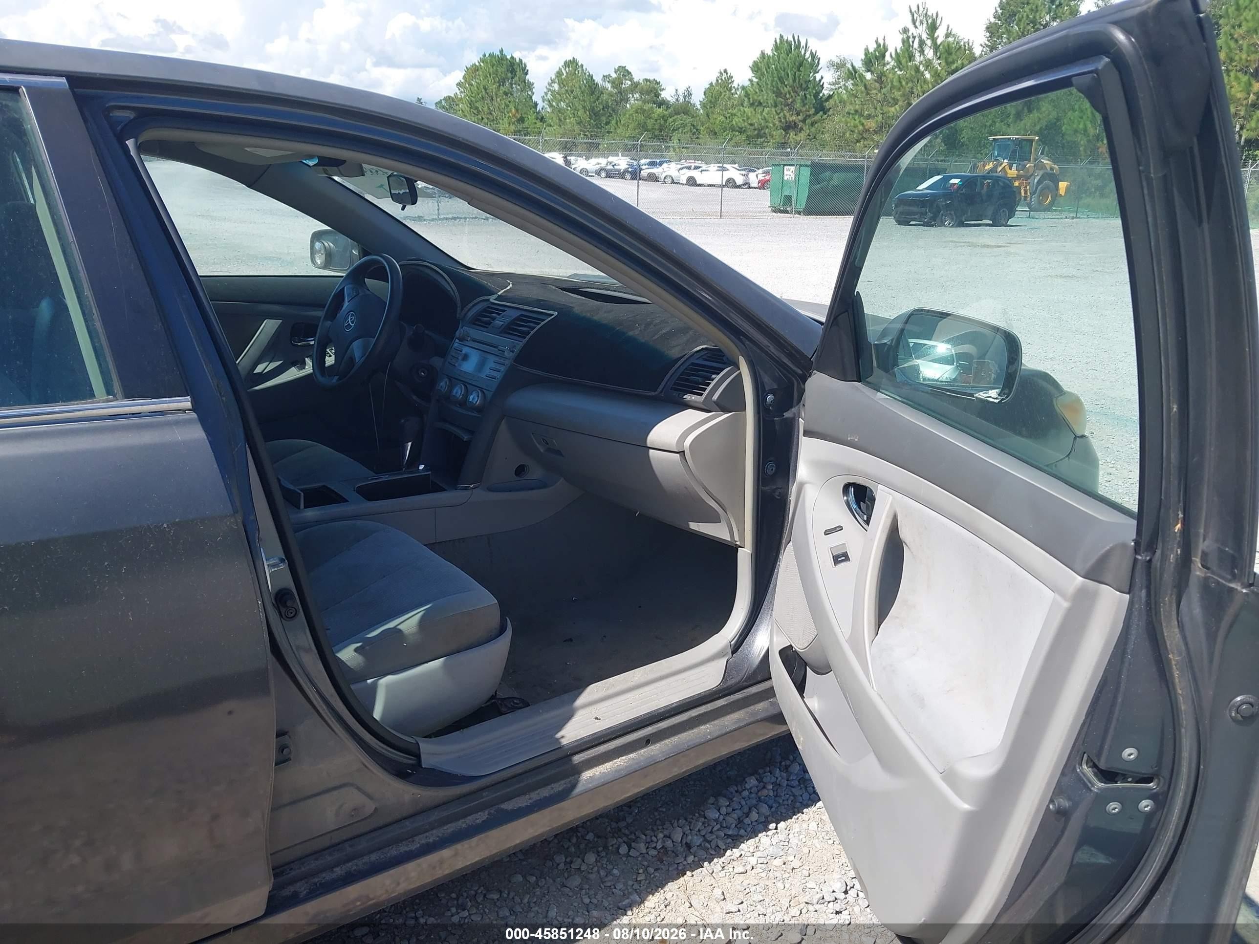 2011 Toyota Camry Le Gray vin: 4T1BF3EKXBU725339