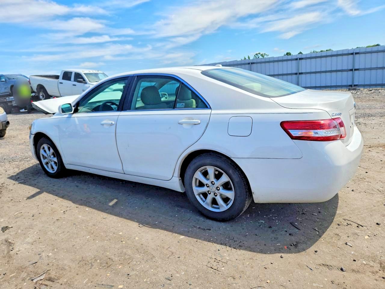 2011 Toyota Camry Le White vin: 4T1BF3EKXBU731254
