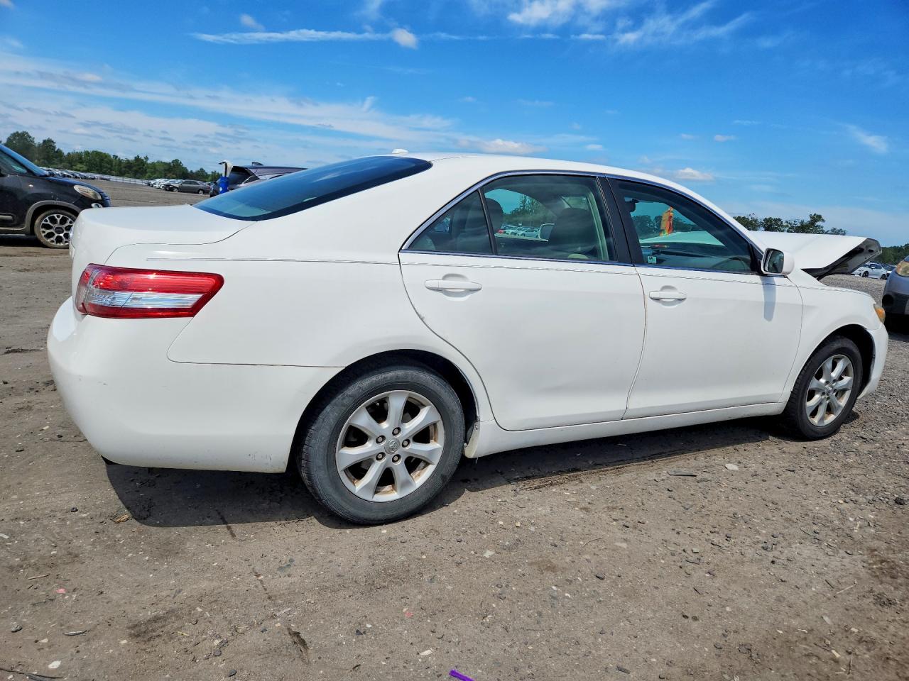 2011 Toyota Camry Le White vin: 4T1BF3EKXBU731254