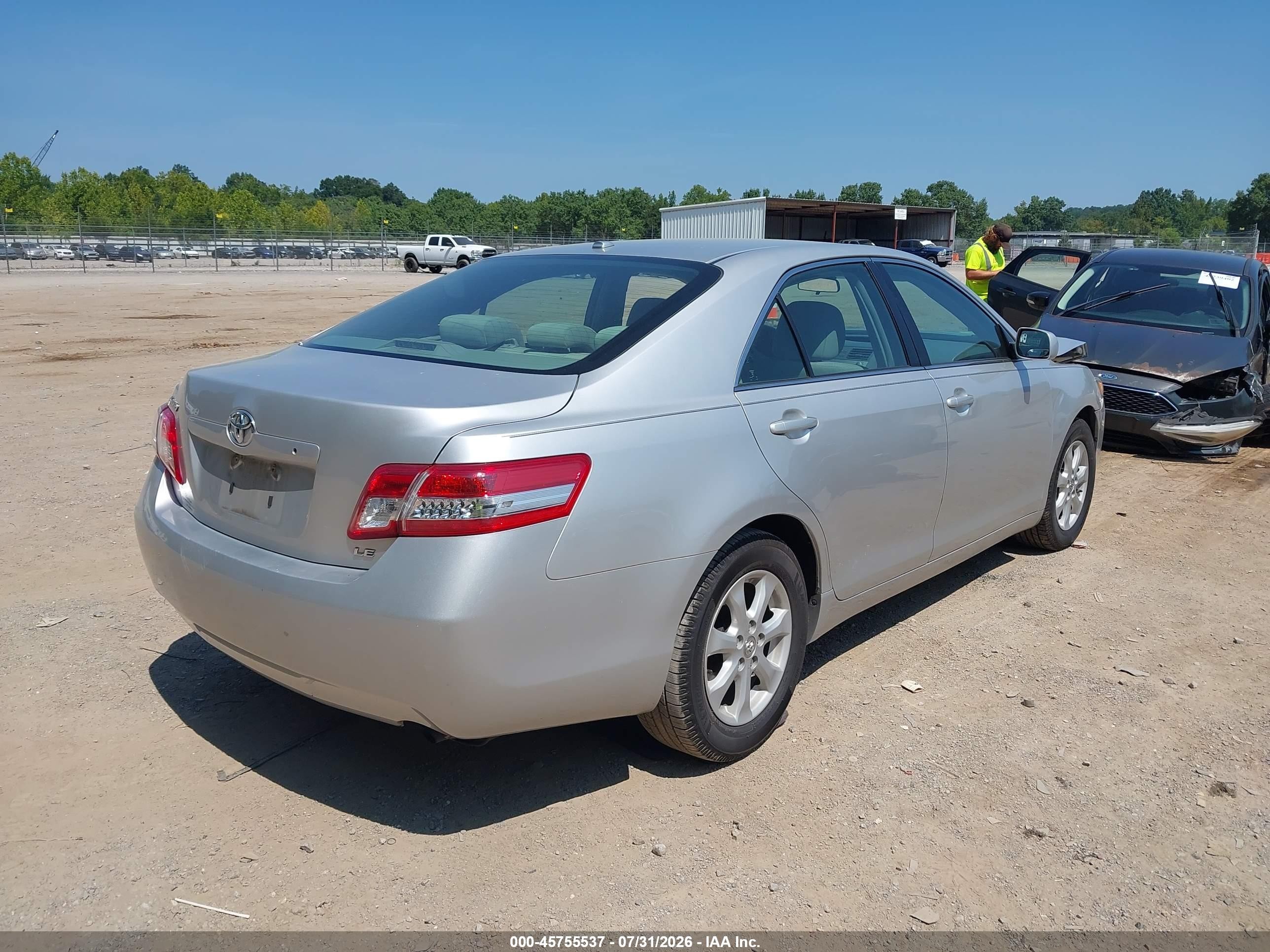 2011 Toyota Camry Le Silver vin: 4T1BF3EKXBU749835