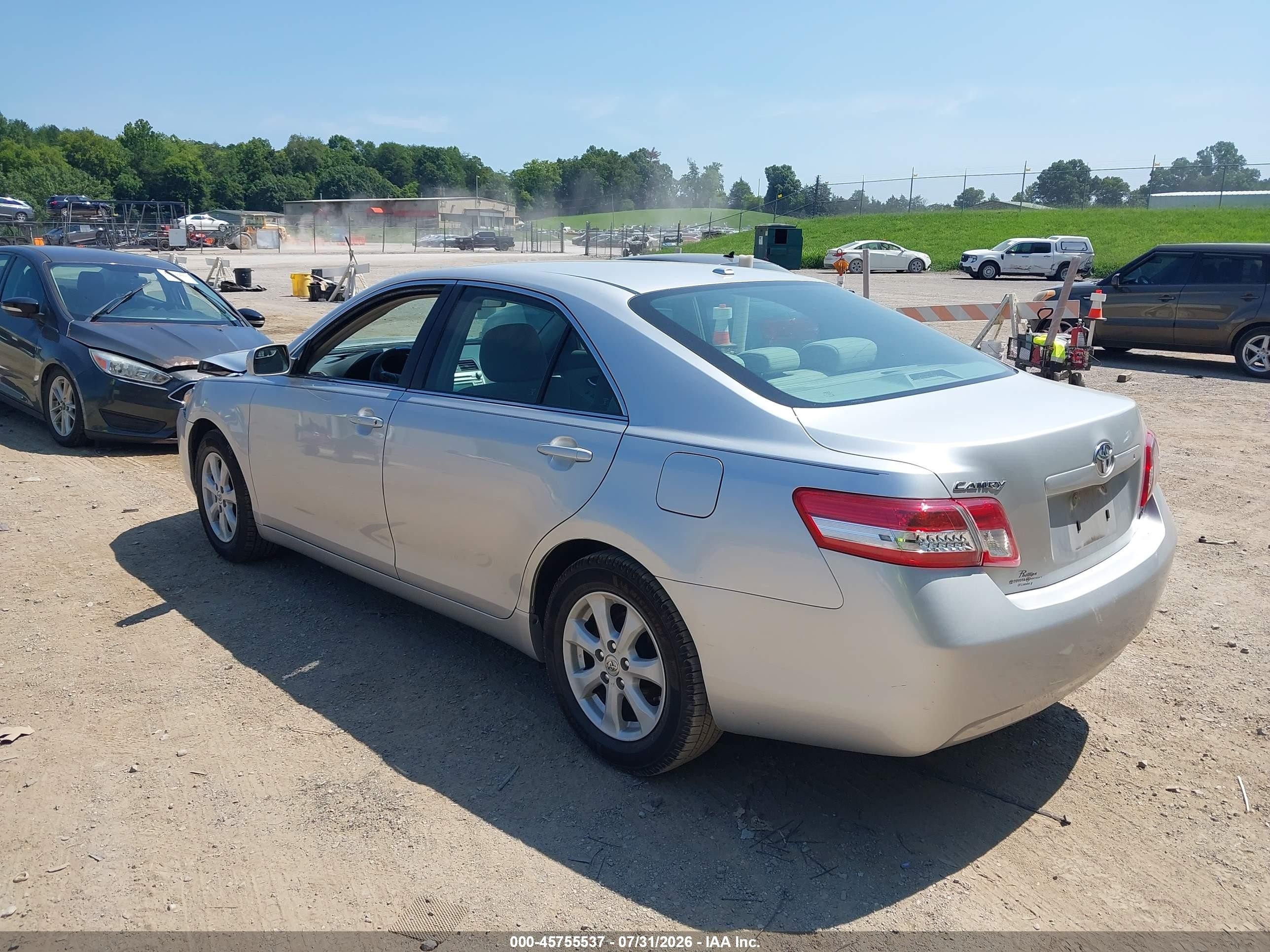 2011 Toyota Camry Le Silver vin: 4T1BF3EKXBU749835