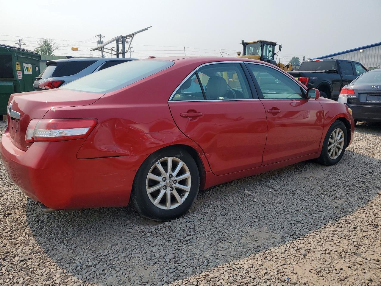 2011 Toyota Camry Xle Red vin: 4T1BF3EKXBU749916