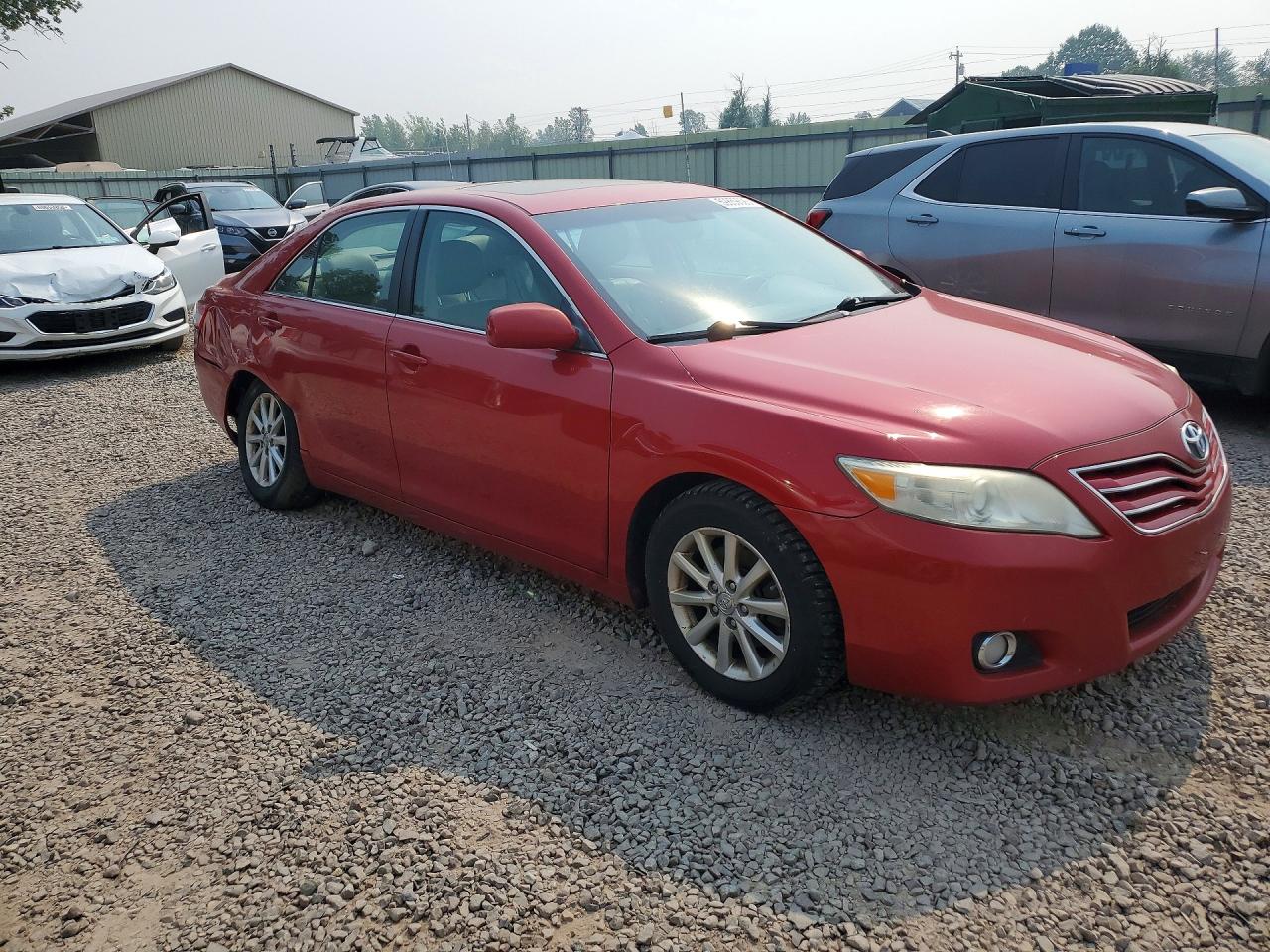 2011 Toyota Camry Xle Red vin: 4T1BF3EKXBU749916