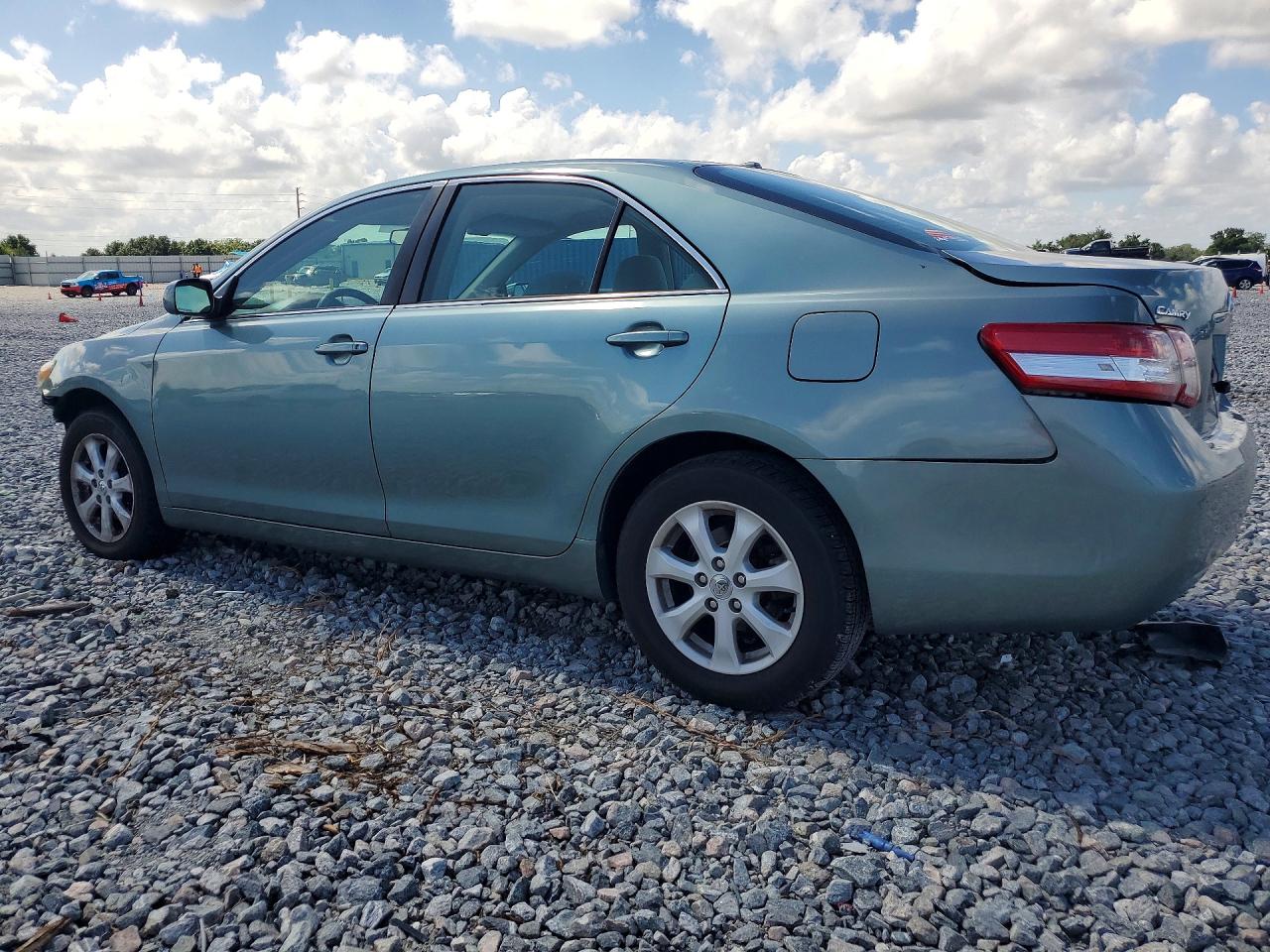 2011 Toyota Camry Le Blue vin: 4T1BF3EKXBU752802
