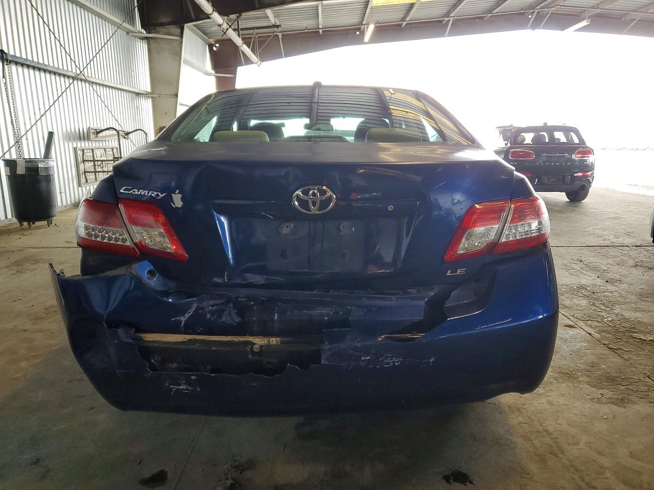 2011 Toyota Camry Le Blue vin: 4T1BF3EKXBU766568