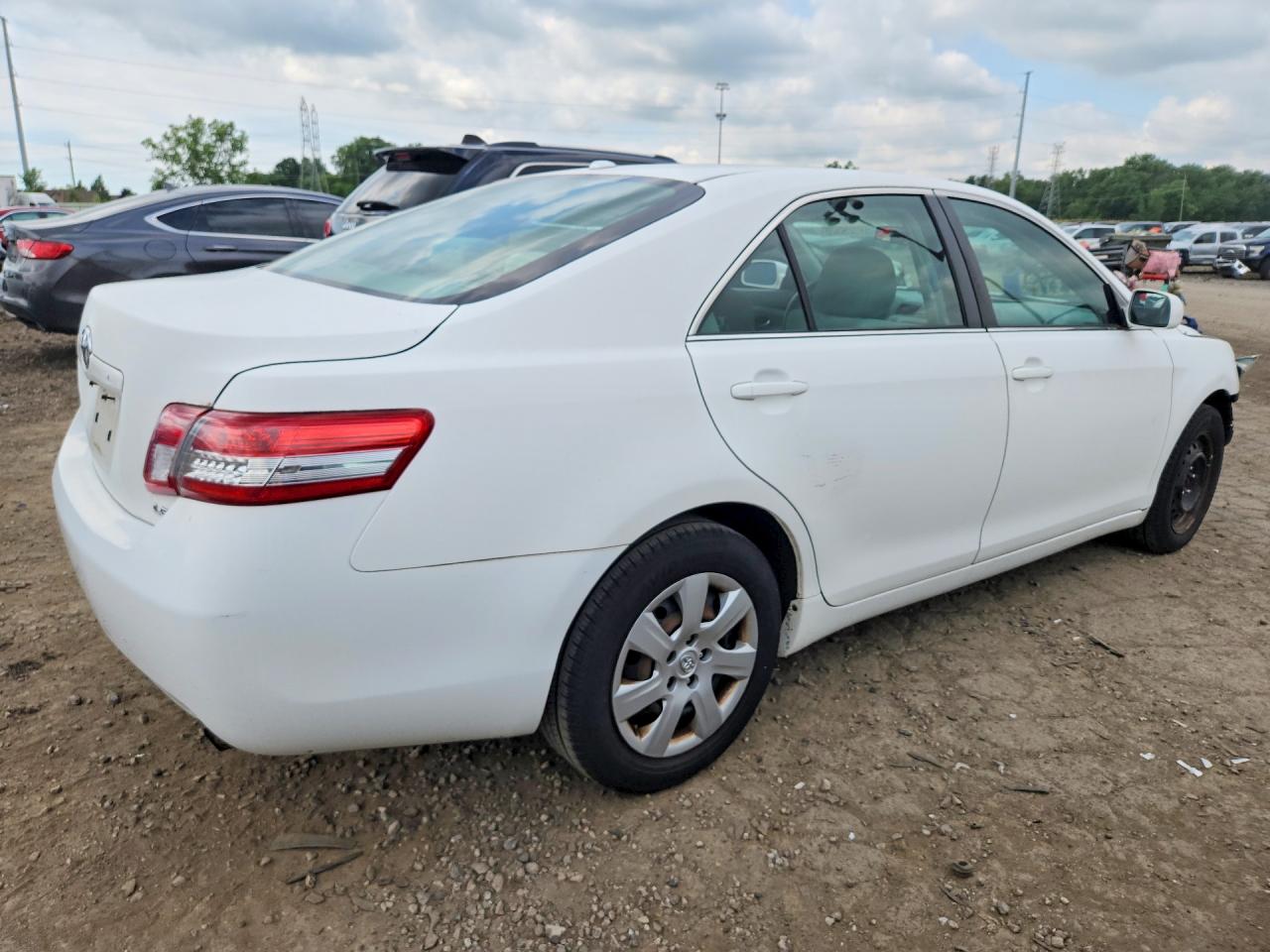 2011 Toyota Camry Le White vin: 4T1BF3EKXBU766845