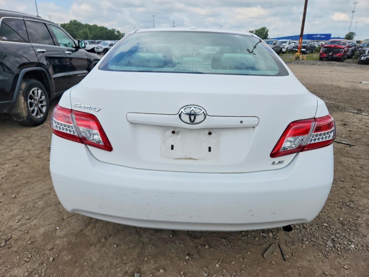 2011 Toyota Camry Le White vin: 4T1BF3EKXBU766845