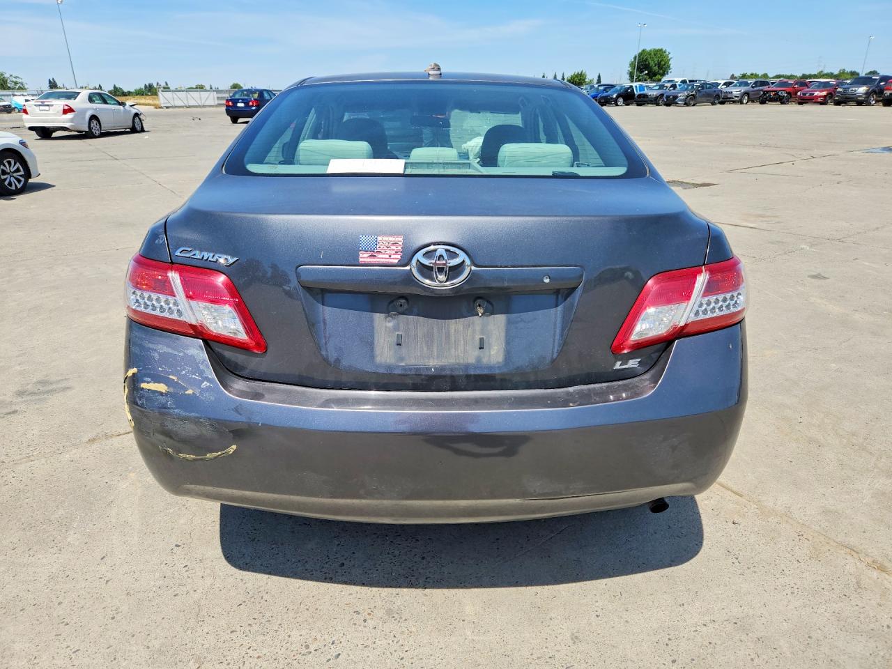 2011 Toyota Camry Le Gray vin: 4T1BF3EKXBU772483