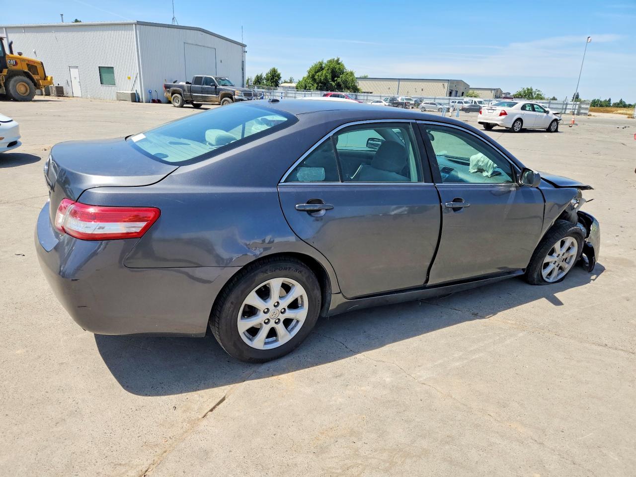 2011 Toyota Camry Le Gray vin: 4T1BF3EKXBU772483