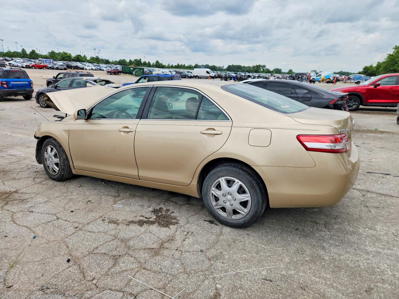 2011 Toyota Camry Le Gold vin: 4T1BF3EKXBU776727