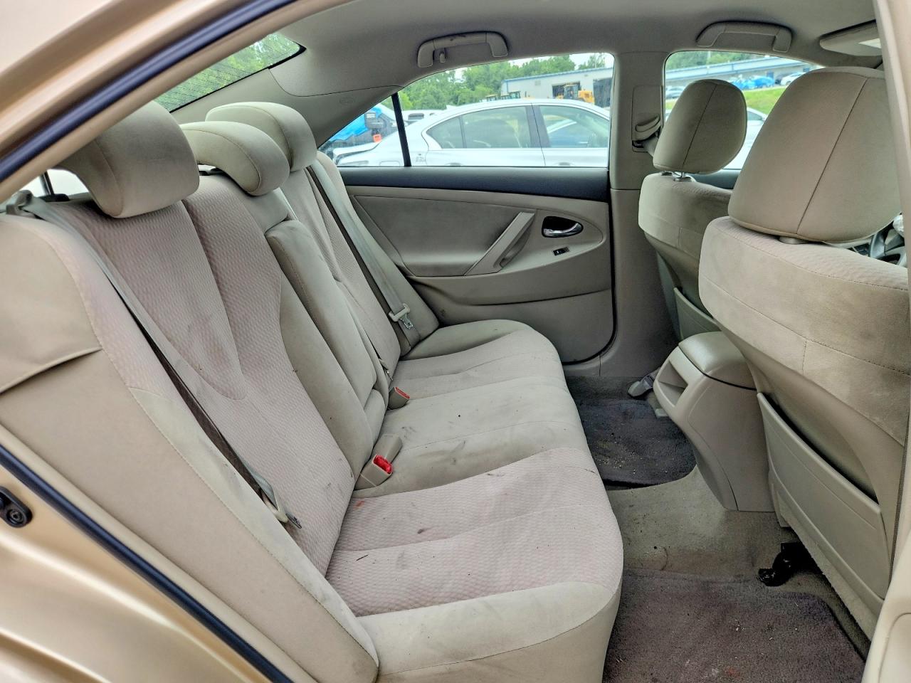 2011 Toyota Camry Le Gold vin: 4T1BF3EKXBU776727