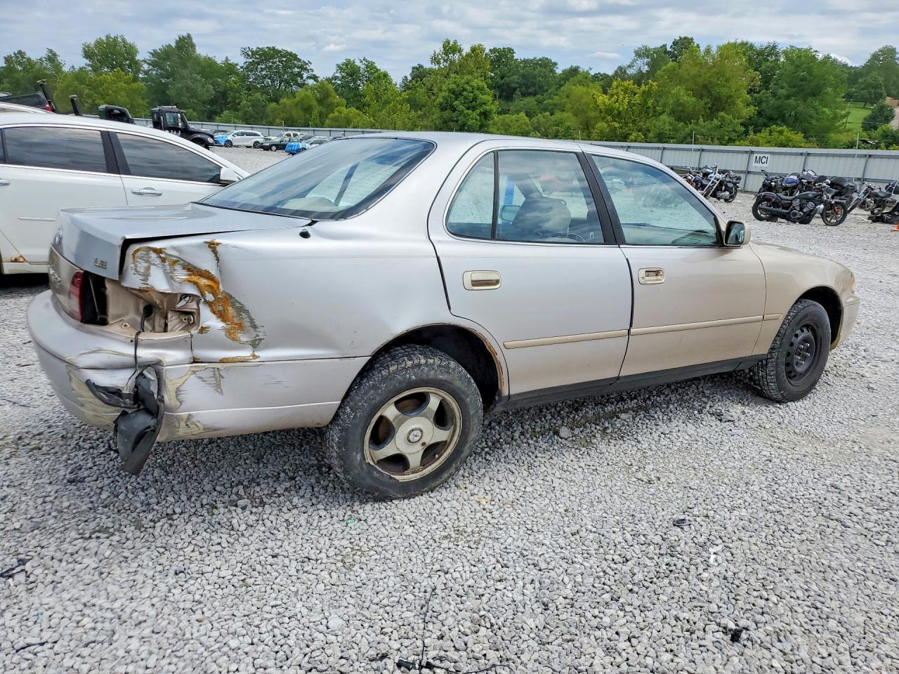 1996 Toyota Camry Le Beige vin: 4T1BG12K4TU686433