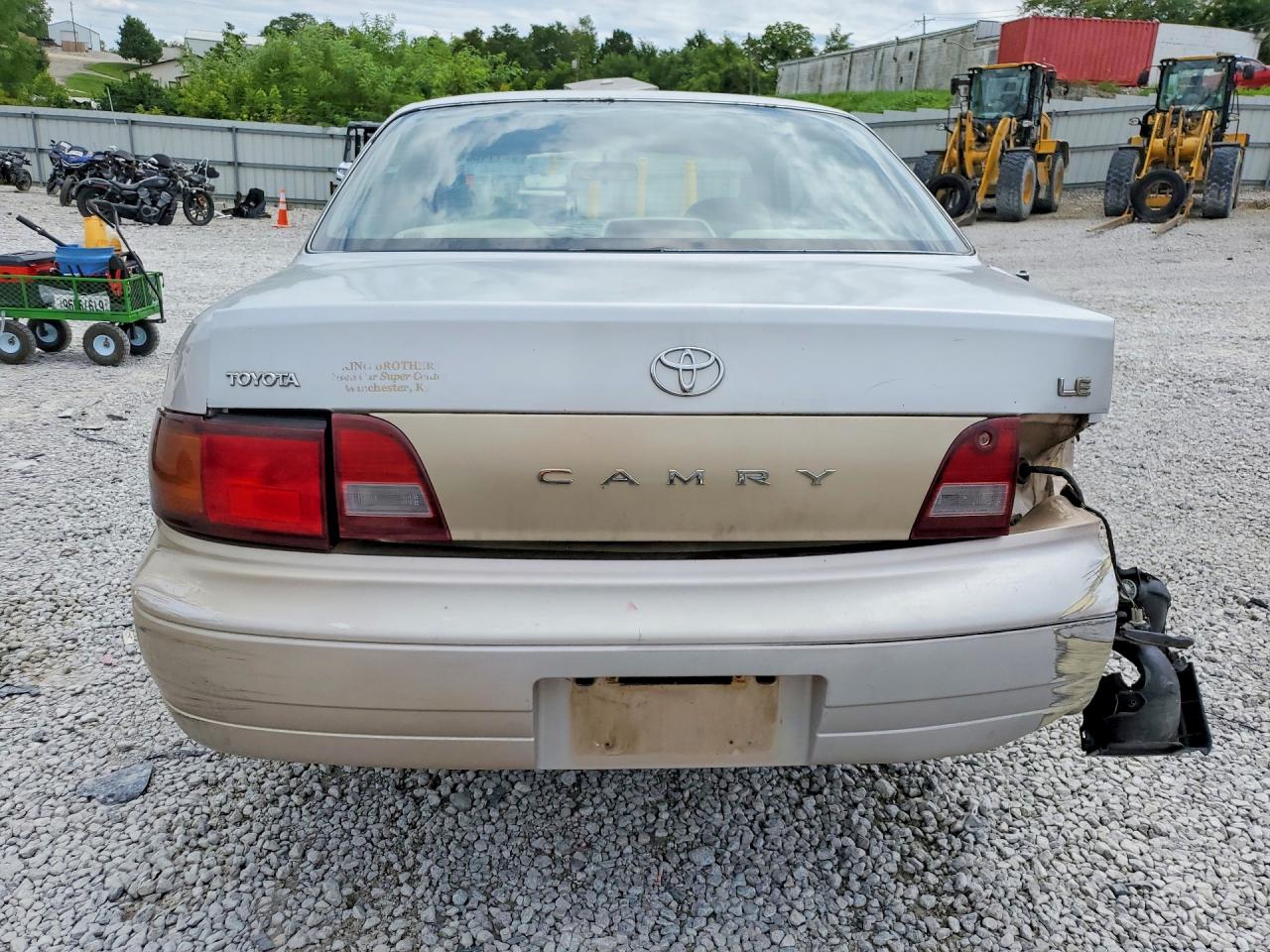 1996 Toyota Camry Le Beige vin: 4T1BG12K4TU686433