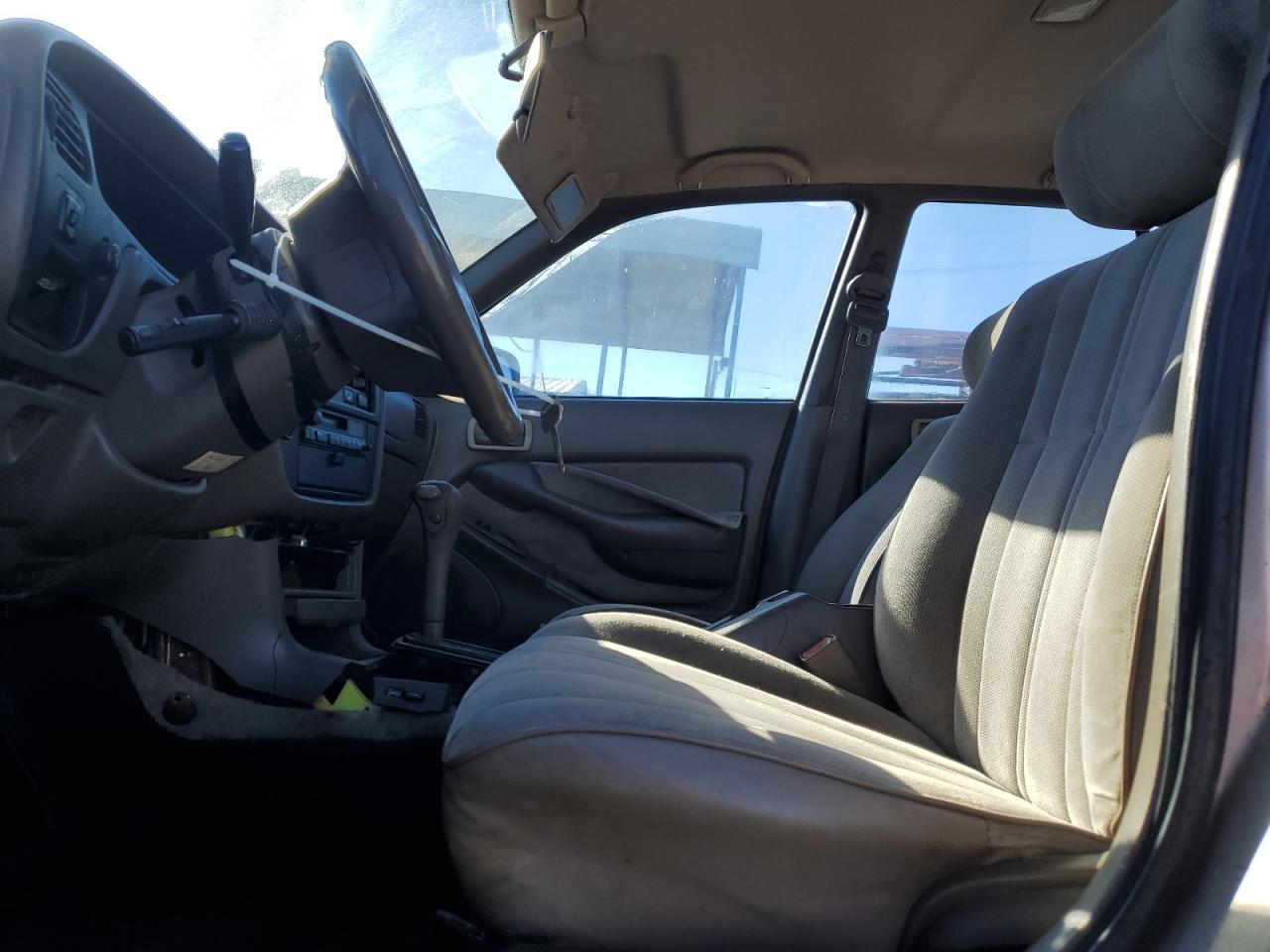 1996 Toyota Camry Dx Tan vin: 4T1BG12K8TU764664