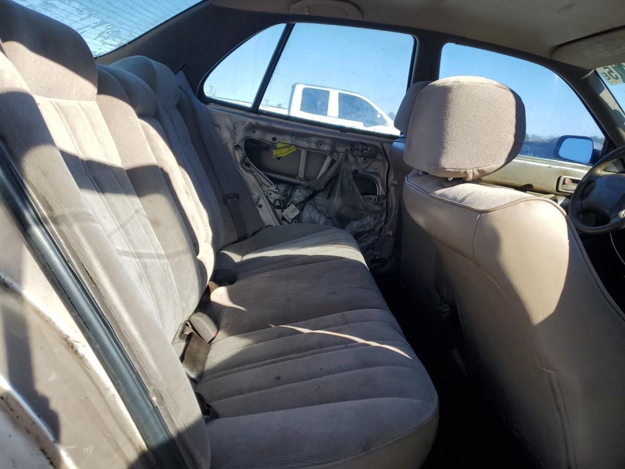 1996 Toyota Camry Dx Tan vin: 4T1BG12K8TU764664