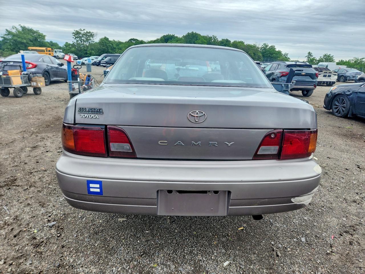 1996 Toyota Camry Dx Silver vin: 4T1BG12KXTU814531