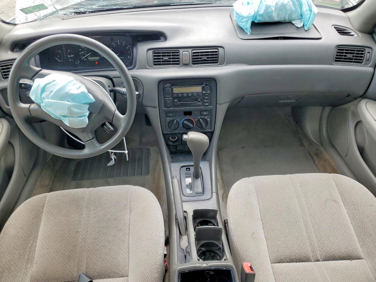 2001 Toyota Camry Le Gold vin: 4T1BG22K01U031771