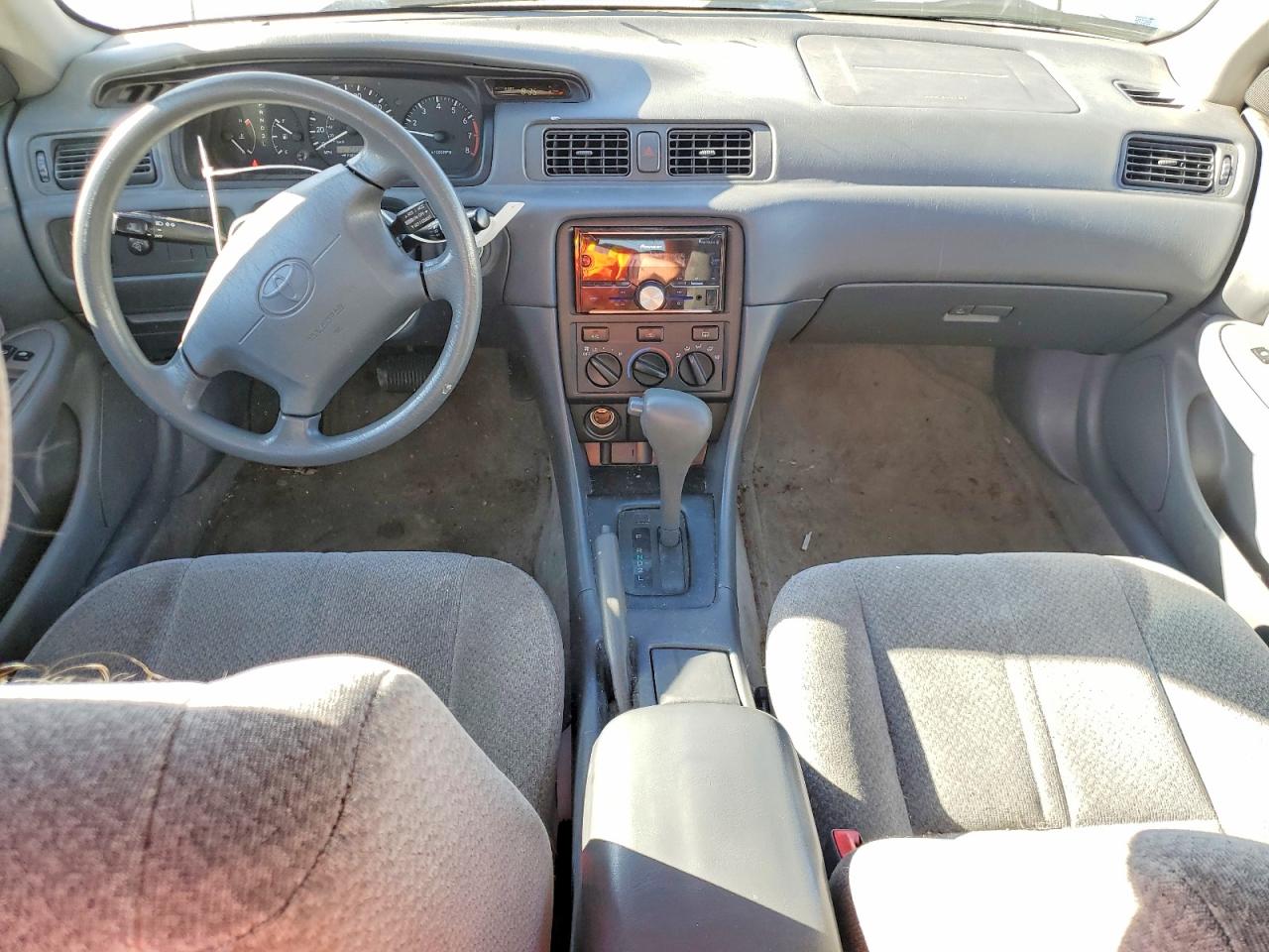 2001 Toyota Camry Le Серебряный vin: 4T1BG22K01U770767