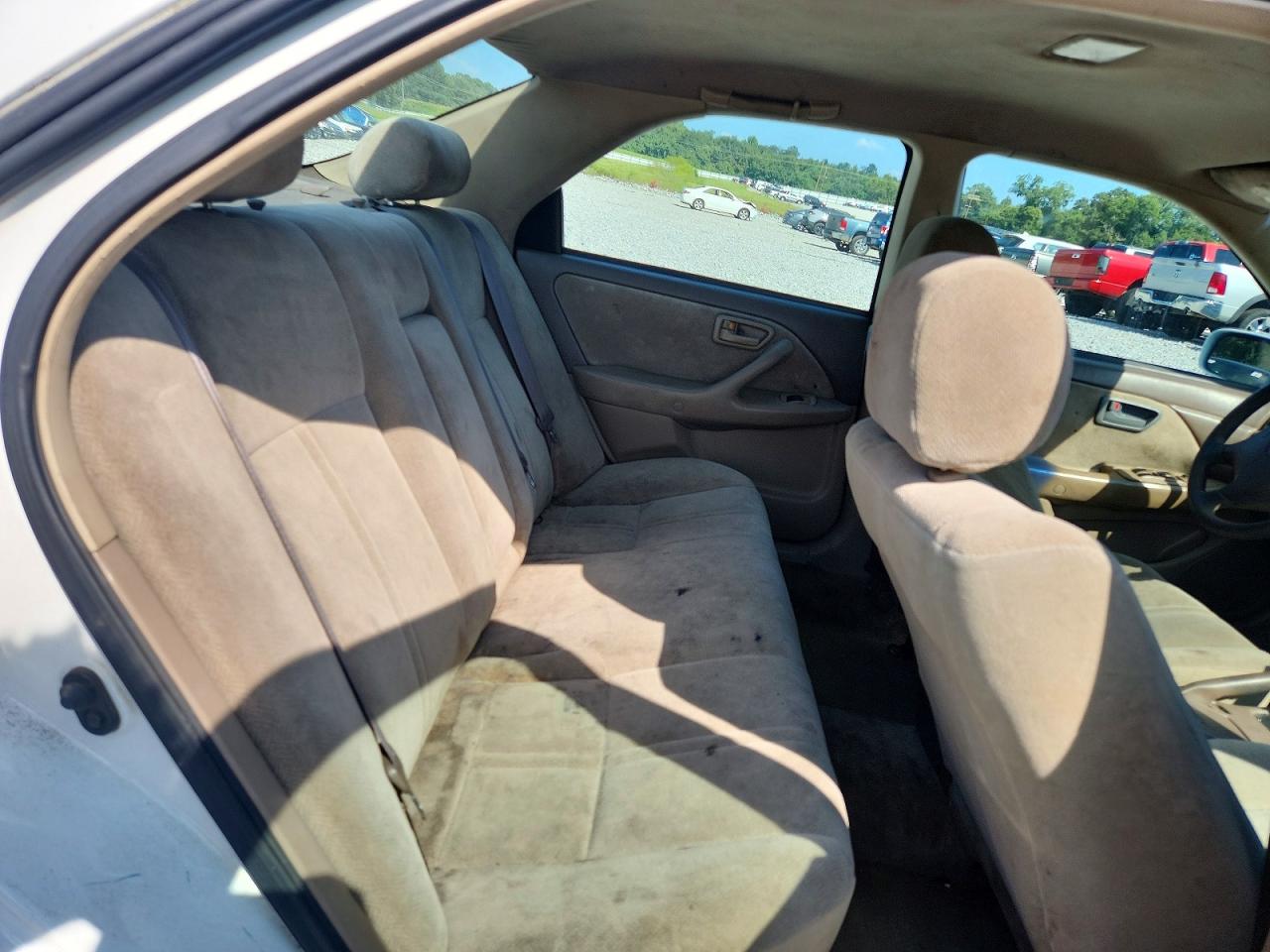 2001 Toyota Camry Ce White vin: 4T1BG22K01U811172